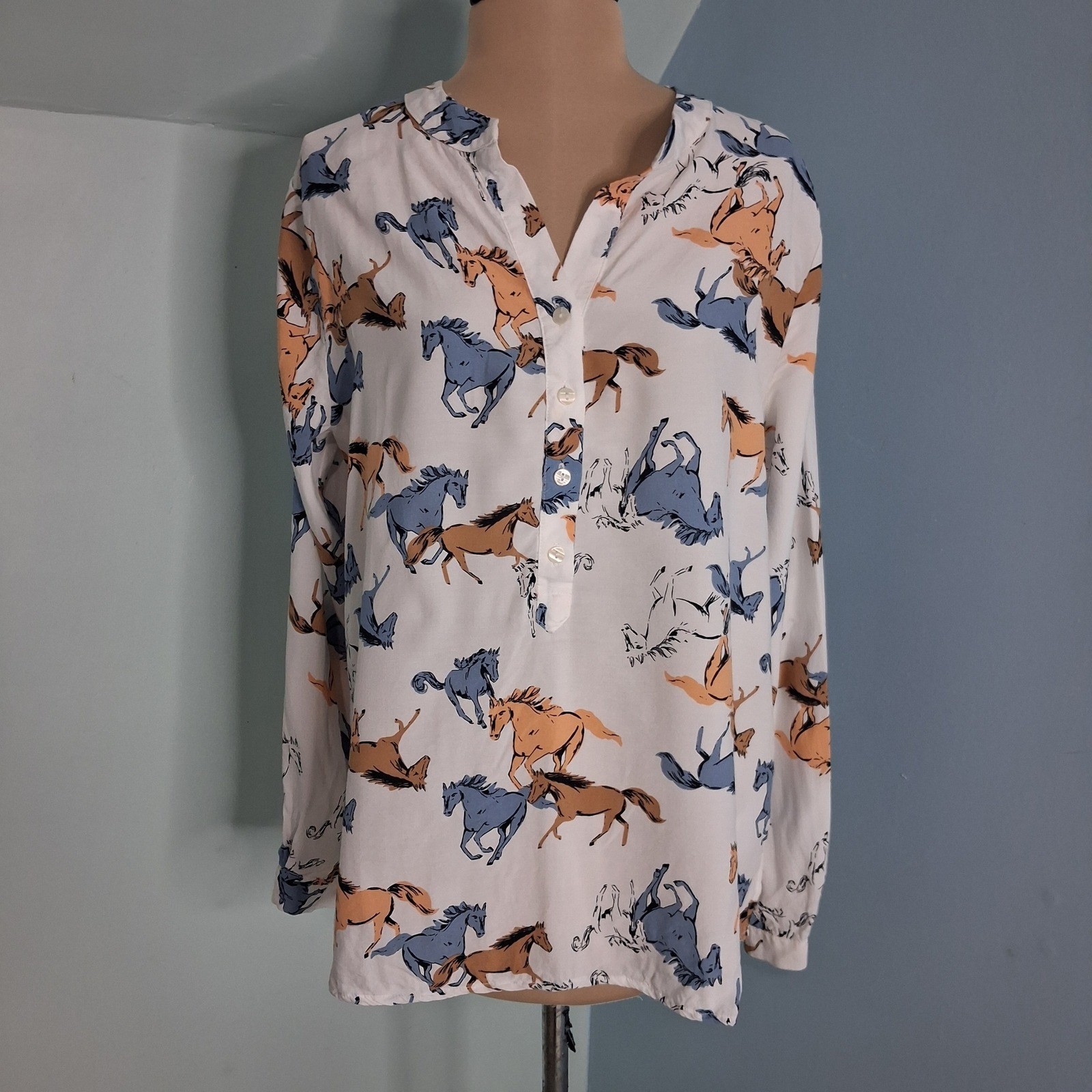 ModCloth Horse Print Blouse White Blue Tan Henley Long Sleeve Top Womens Medium