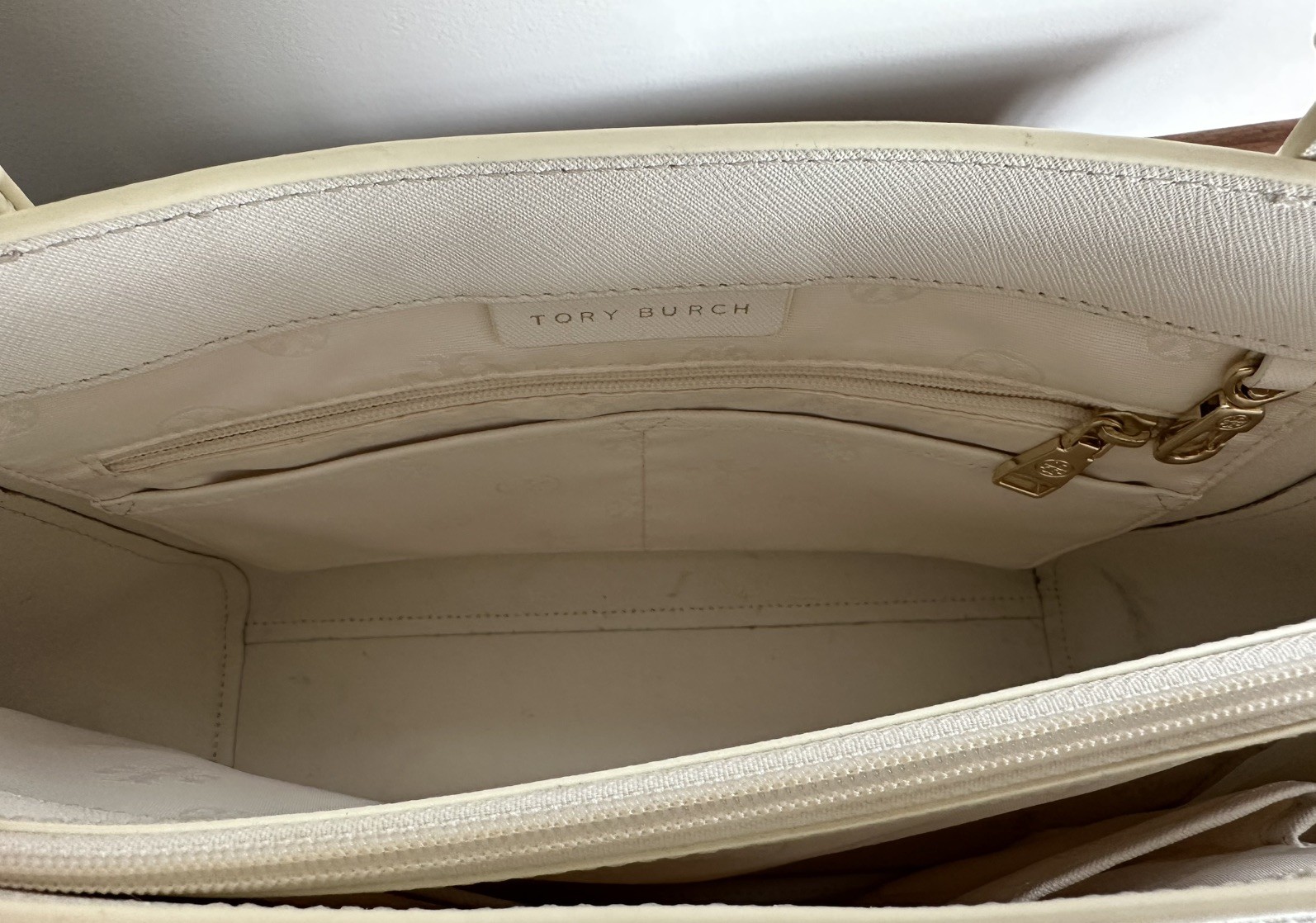 Tory Burch York Buckle Tote – Small, Cream. Saffiano Leather with Gold Hardware