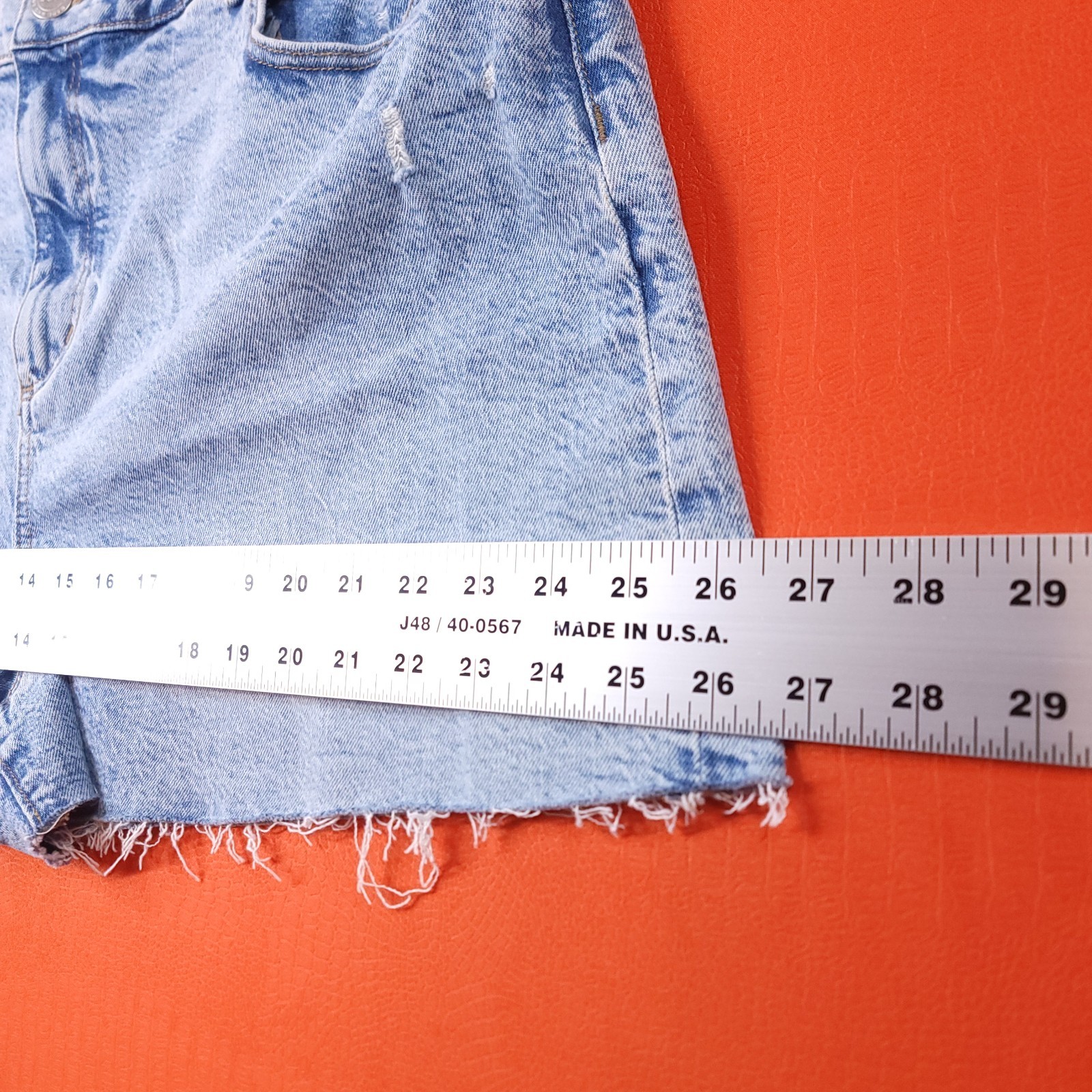 Loft Women’s Distressed Fringe Hem 3″ Light Jean Shorts Size 18 NEW