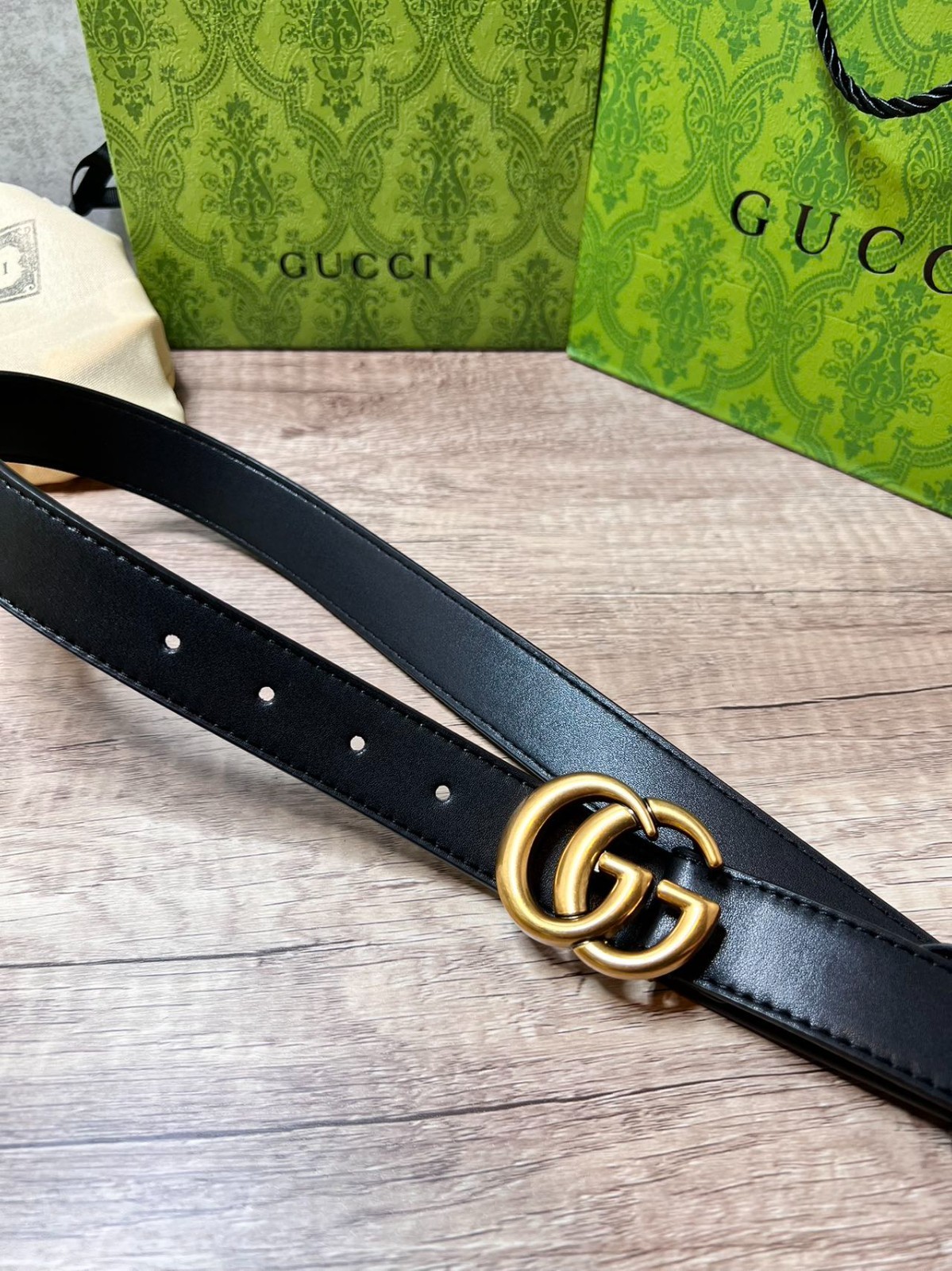 GUCCI BELT BLACK LEATHER 100% AUTHETNIC GOLD BUCKLE M SIZE WOMEN’S CLASSIC ITALY