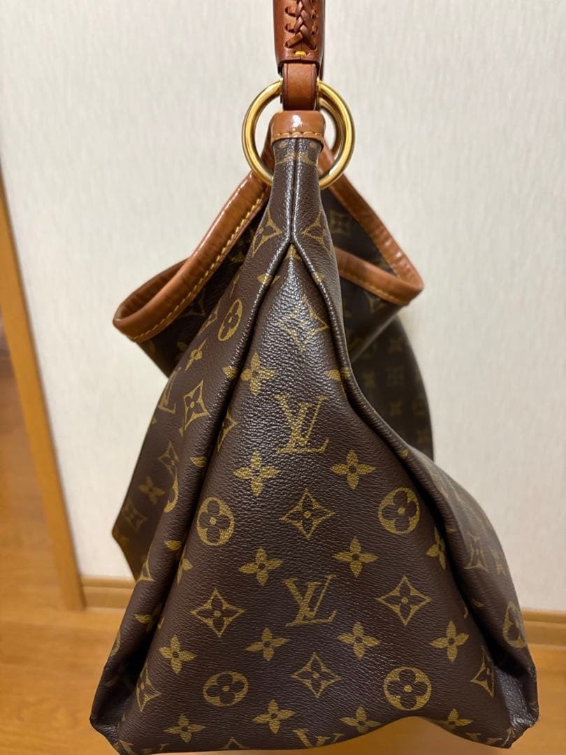 Authentic Louis Vuitton Monogram Artsy MM M40249 Shoulder Bag
