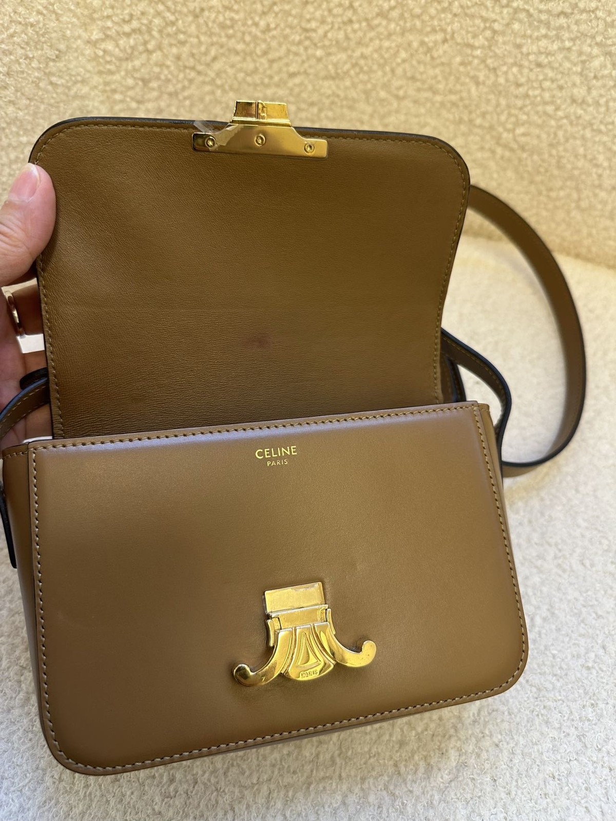 Celine Pre-Owned Authentic Luxury Handbag Caramel 18.5*6*13.5cm