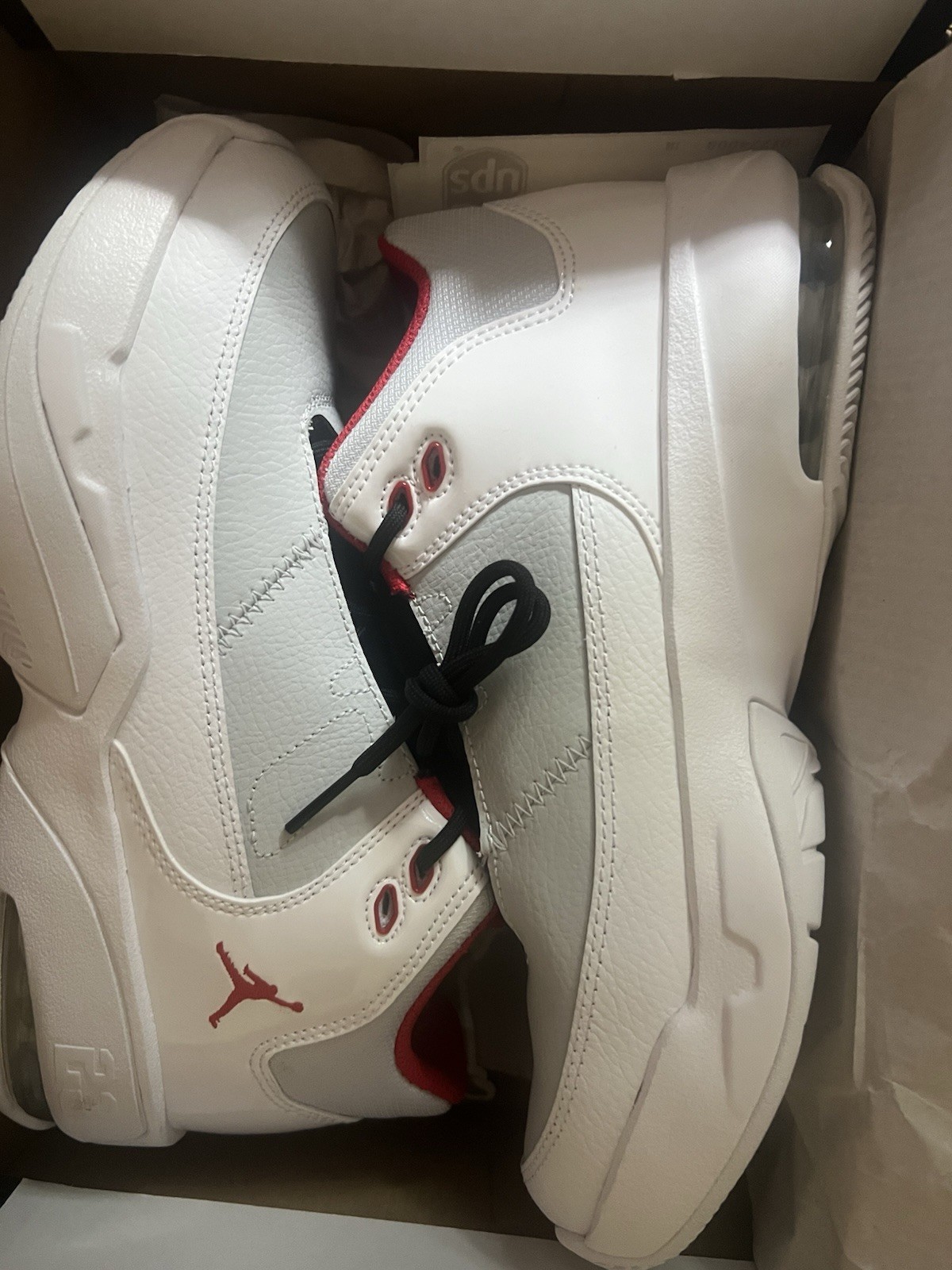 Jordan Max Aura 3 GS Mid-Top Basketball Sneakers Leather White/Red/Black 7