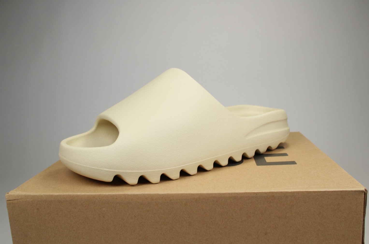 Adidas Yeezy Slide “Bone” NEW WITH BOX -FAST SHIPPING -Unisex FZ5897