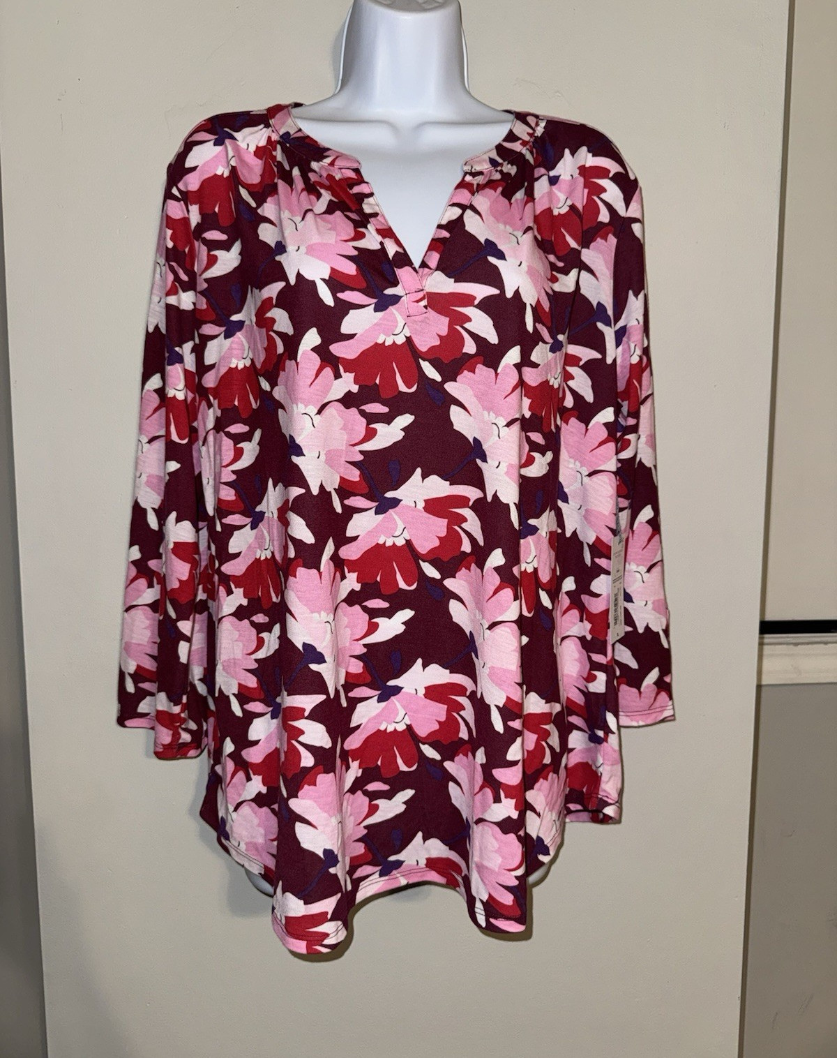 Liz Claiborne Women’s Burgundy/Pink Floral V-Neck Long Sleeve Knit Top, XL