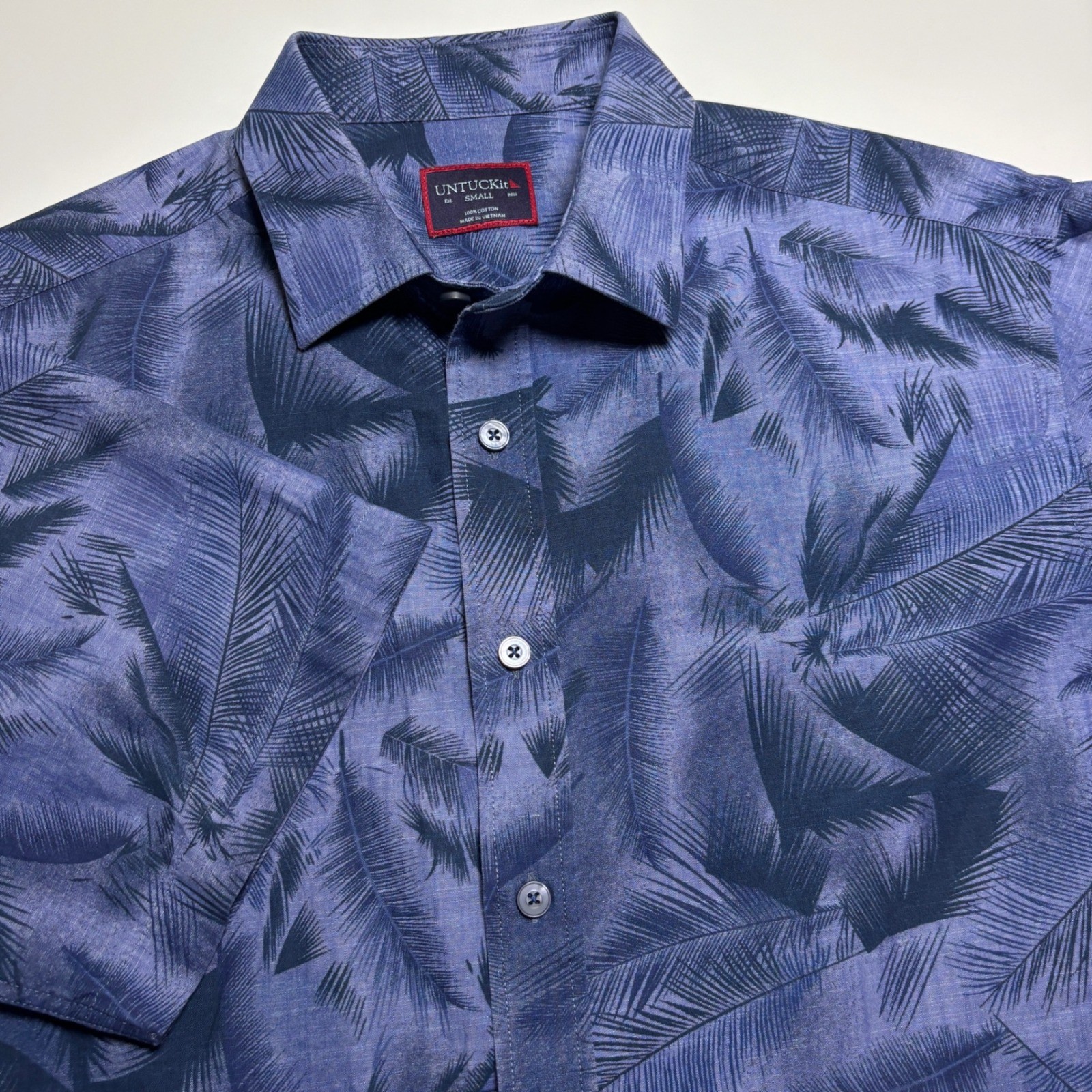 UNTUCKit Ferrara Tropical Blue Palm Leaf Mens S Short Sleeve Button Up Shirt