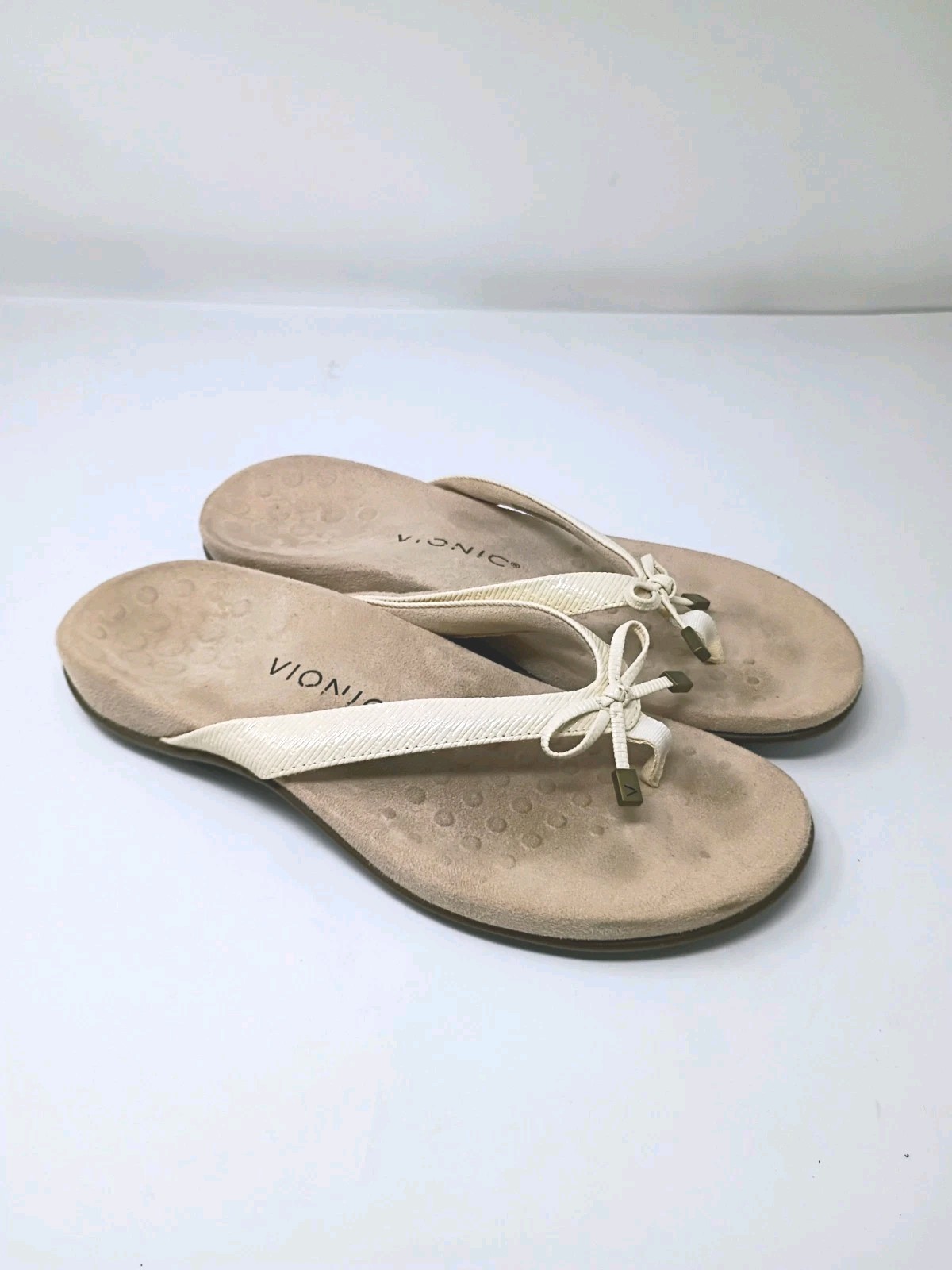 Vionic Bella II Thong Sandals Bow Patent Ivory Women’s 8.5