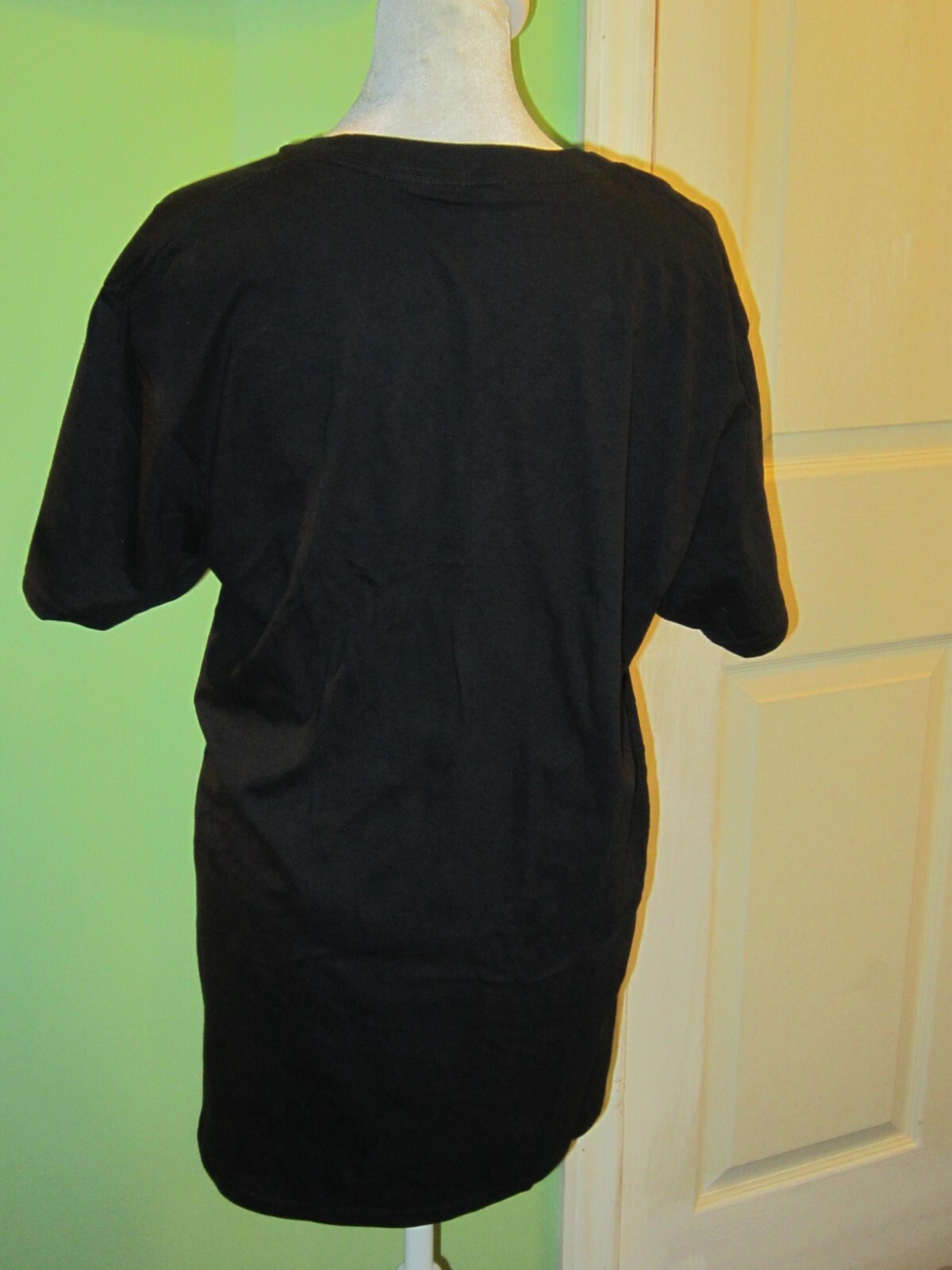 New Hand Painted Love Doves Colorful Pigeons on a Black Tee Shirt Size Medium