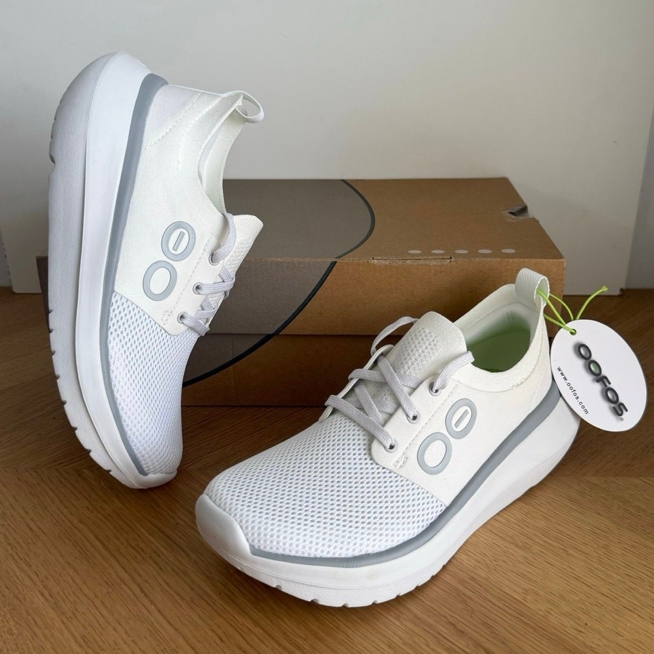 OOFOS OOMY Stride White/Grey Women Recovery Sneaker – SZ 6