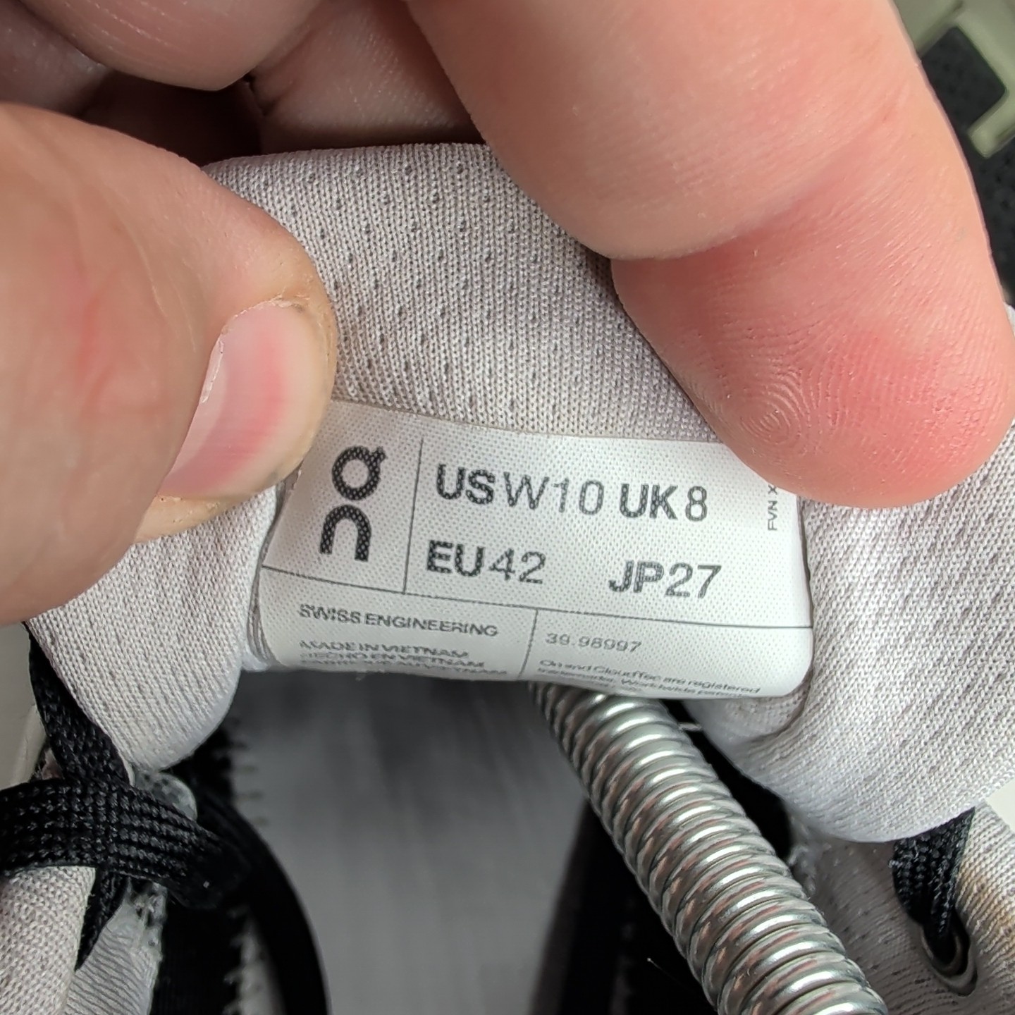 On Cloudstratus Running Shoes Sneakers Women 10 White Moss Athleisure