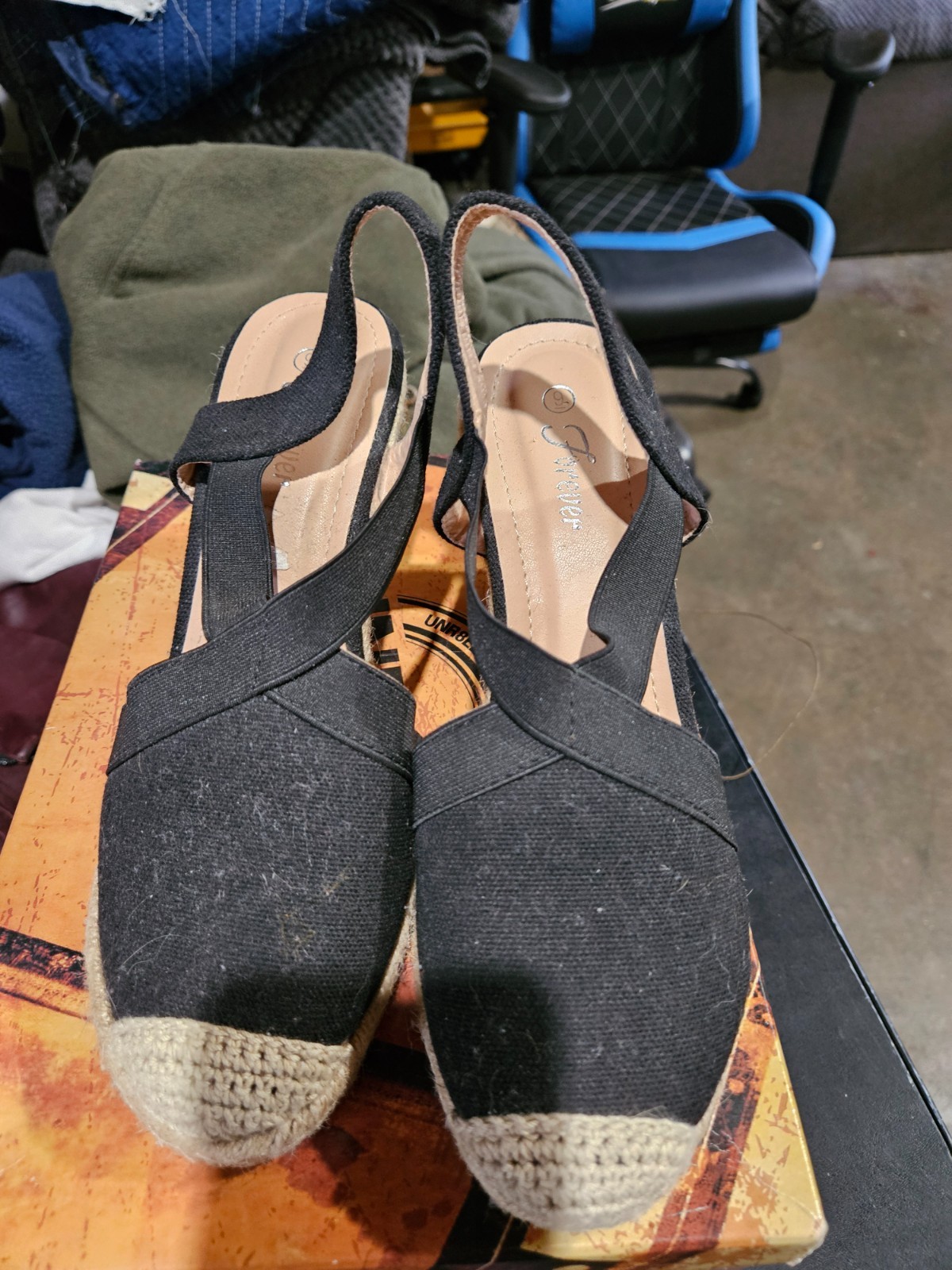 Forever Women’s Closed Toe Wedge Sandal Size 9