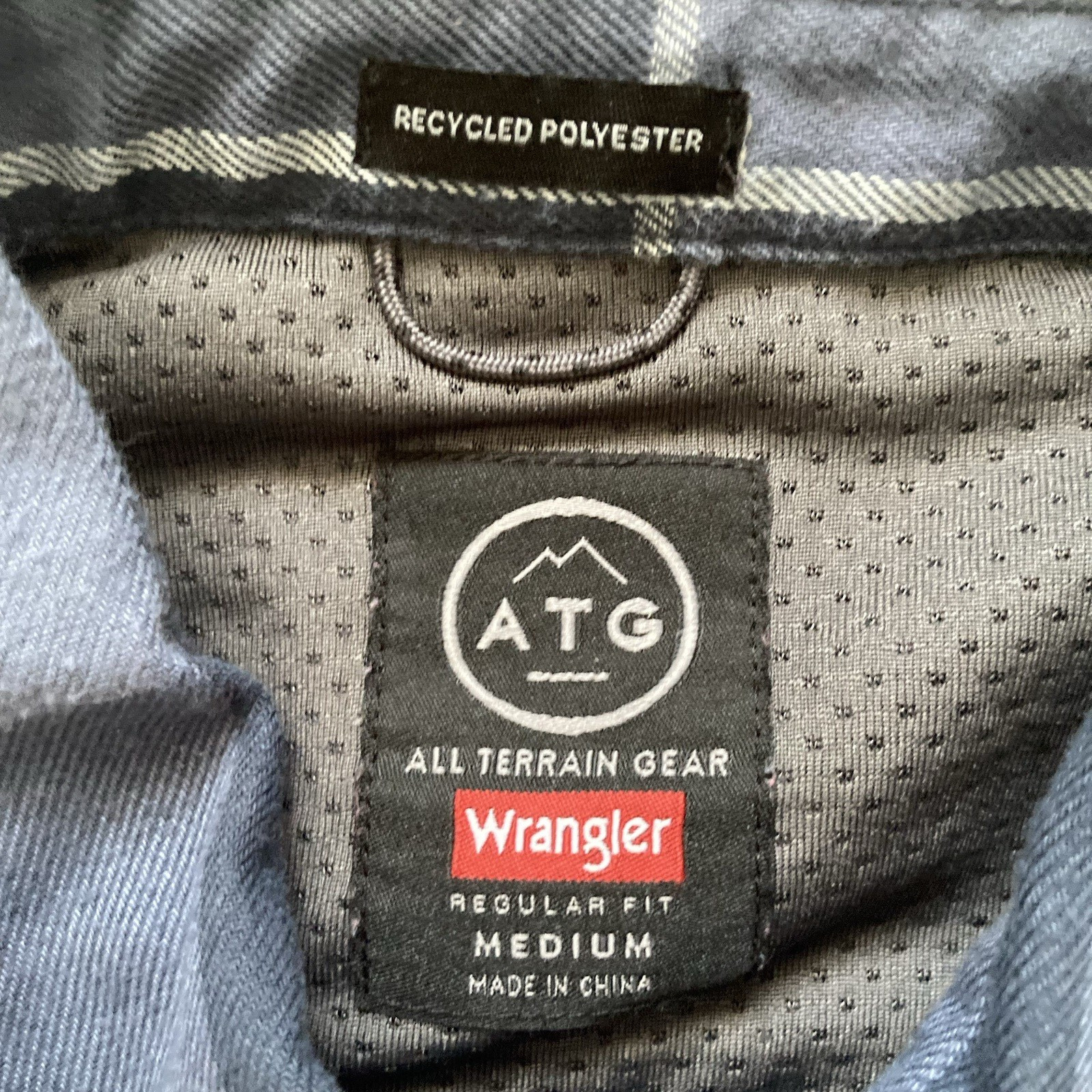 Wrangler ATG Shirt Men Medium Blue Plaid Flannel Button Up Elbow Pads Zip Pocket