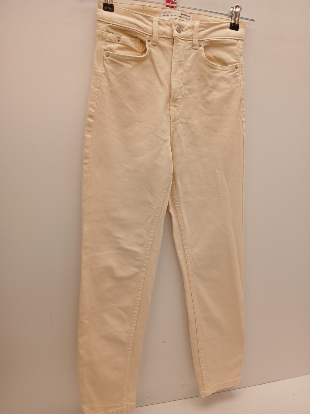 Stradivarius Mom Slim Fit Light Beige Denim Jeans with Stretch Size UK 8 Leg 28″
