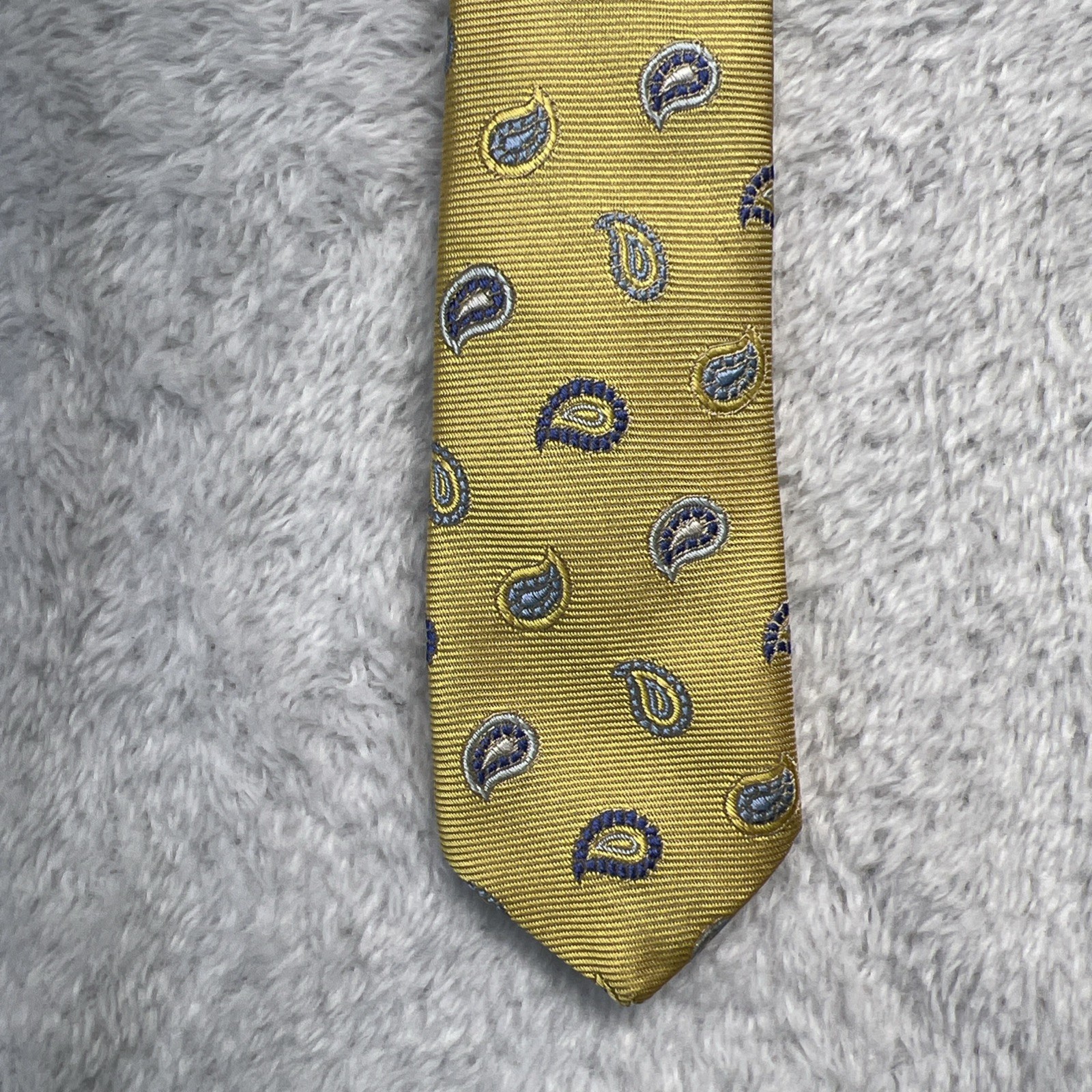 Brooks Brothers Irregular Gold Paisley Mens Necktie 3.25×58.5” Silk Made In USA