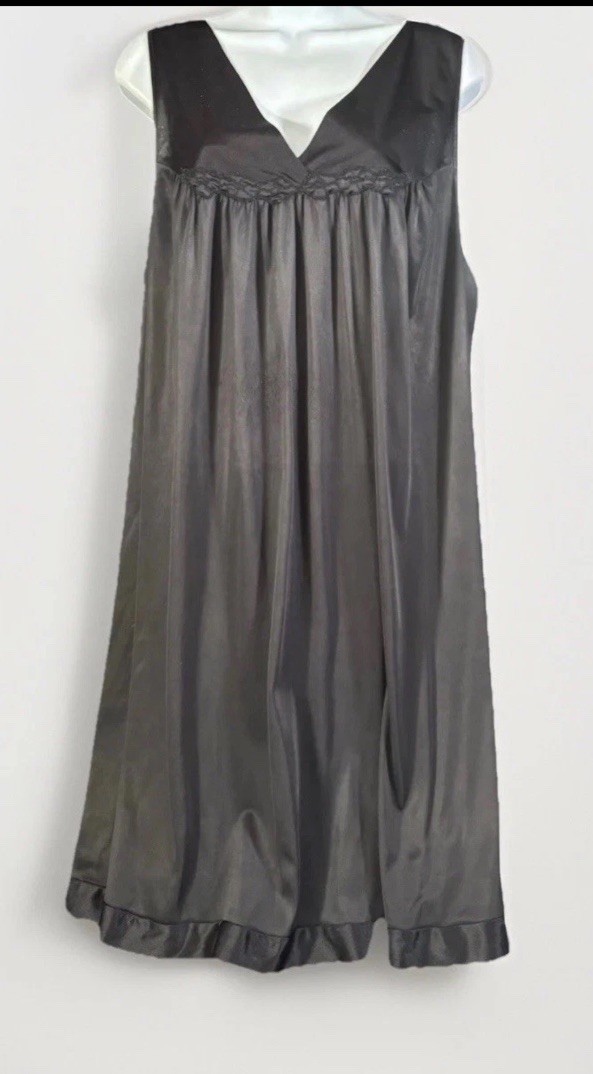 Vanity Fair Black LIQUID Satin Robe Sz XXL Knee Length EUC Vintage
