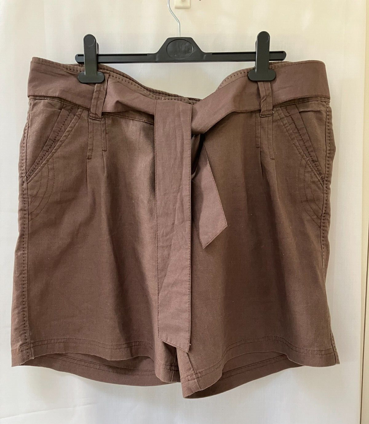 Fat Face ladies Shorts with Belt – Brown – Size USA 18 (42 in waist)