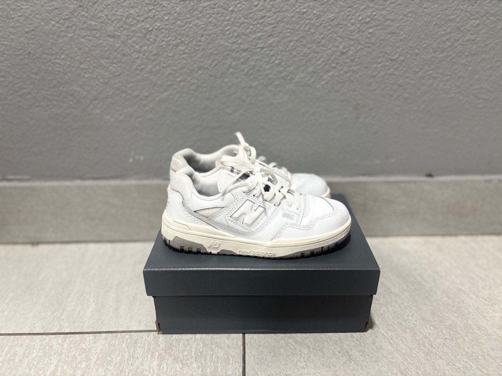 new balance 550 kids size 13.5 lightly used white with box