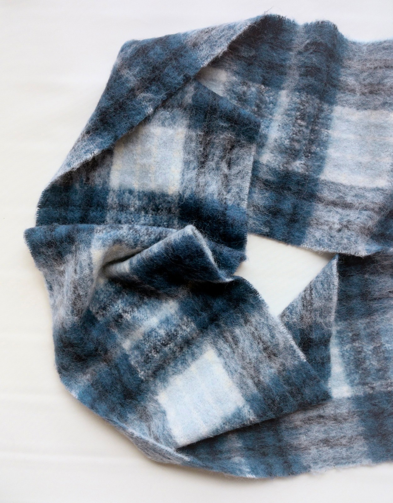 NP~$130 Lacoste Alpaca Scarf, Soft, Thick, Hairy! checked blue grey, warm scarf