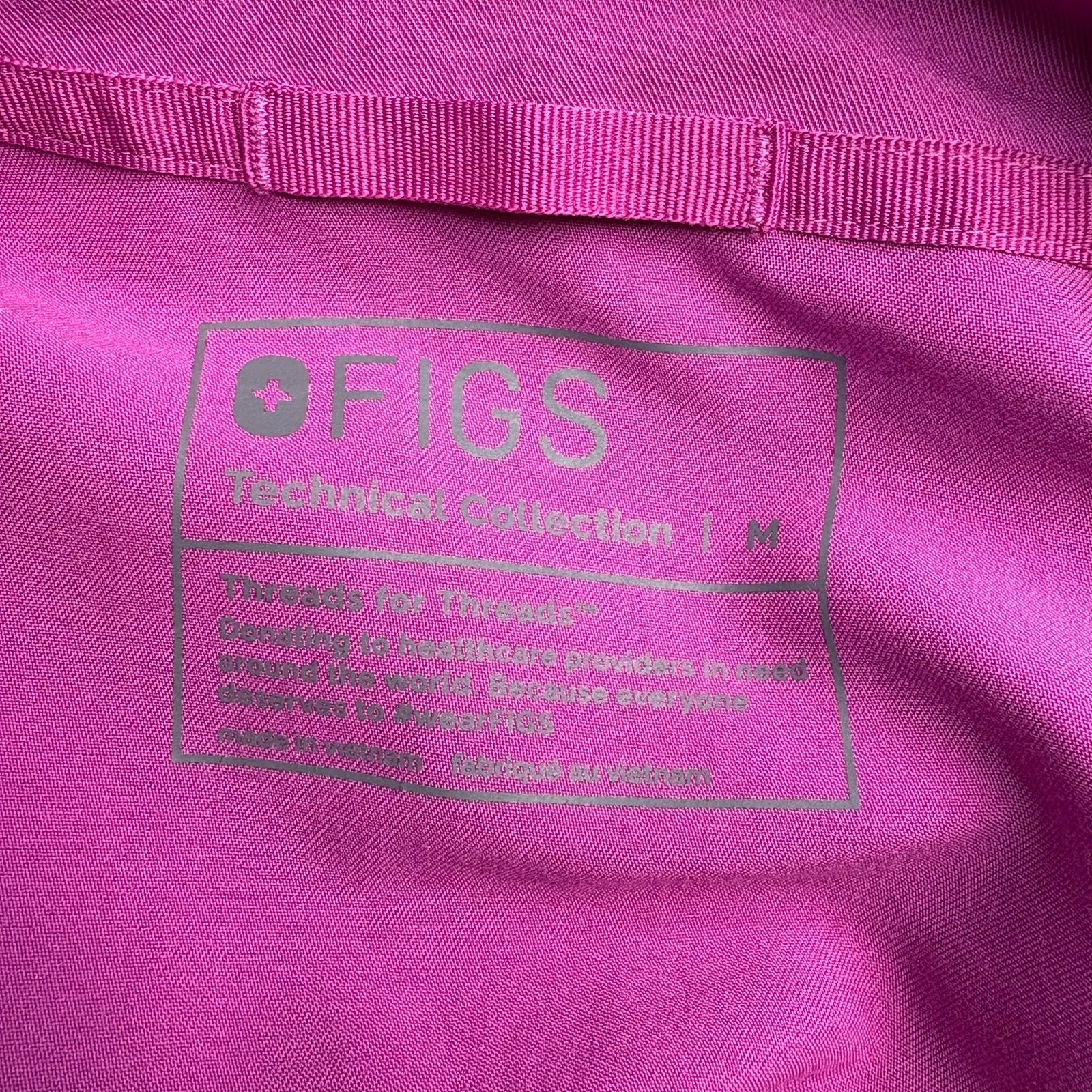 FIGS Rafaela Oversized Pocketed Stretch Scrub Top Pink Magenta Womens Sz M