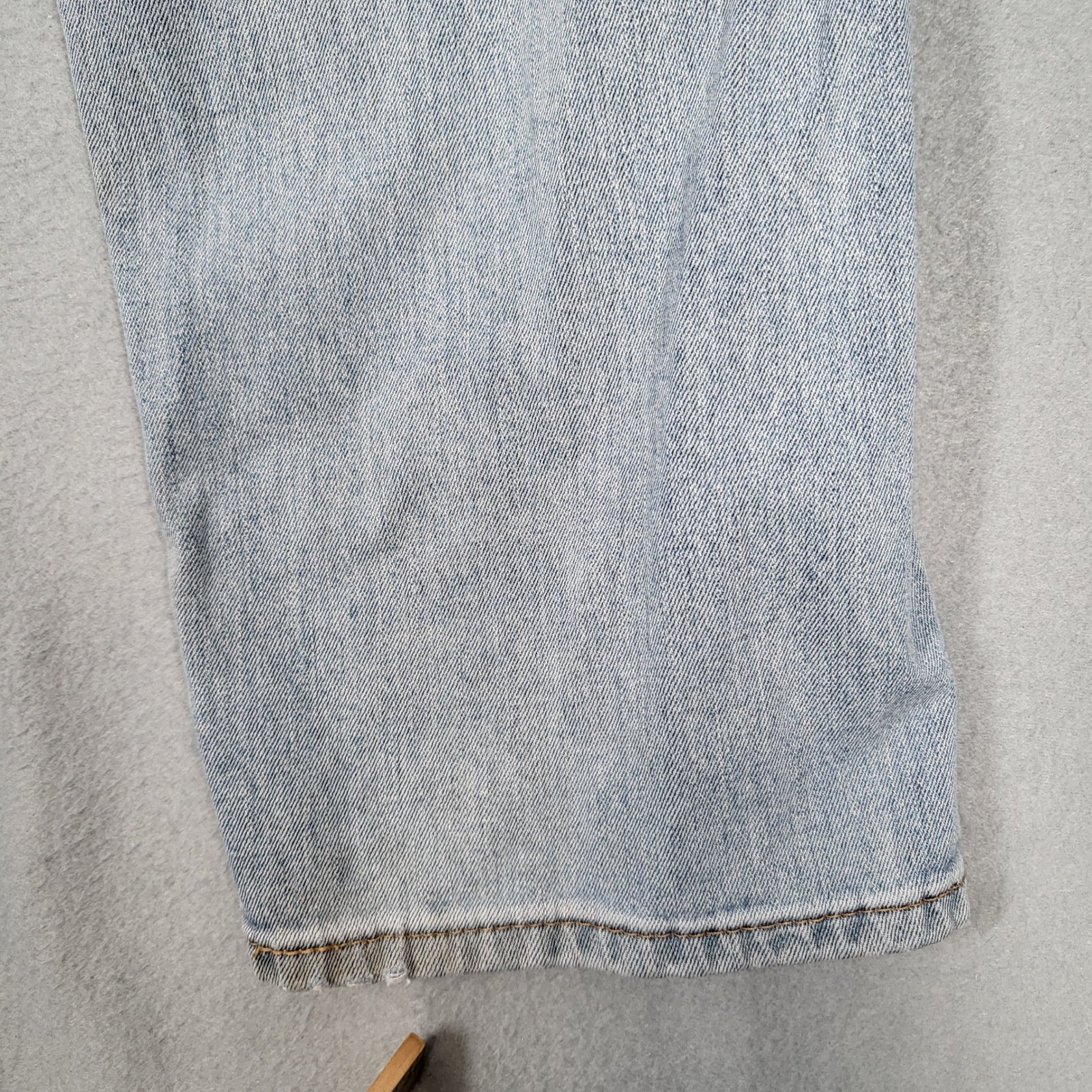 Levi’s 505 Regular Fit Jeans Men’s 36×29 Light Wash Denim Distressed Casual