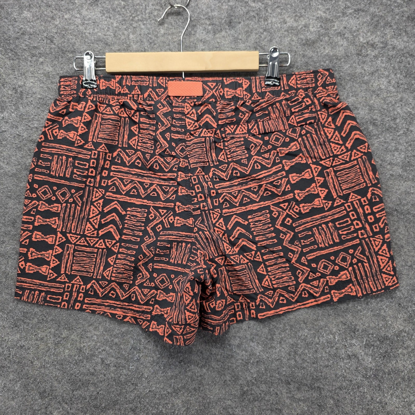 L.L. Bean Shorts Womens M Black 3.5 In Athletic Geometric Nylon Belted