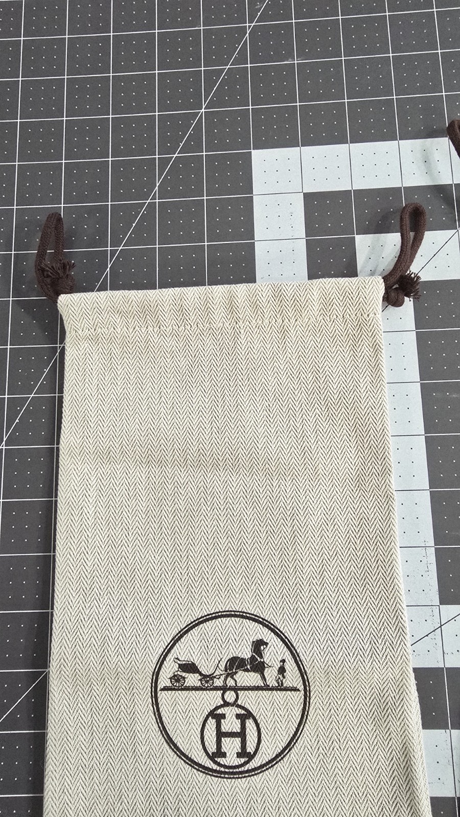 Hermès Set of 2 Beige Drawstring Dustbags with Logo Accent Designer 14×6.25in