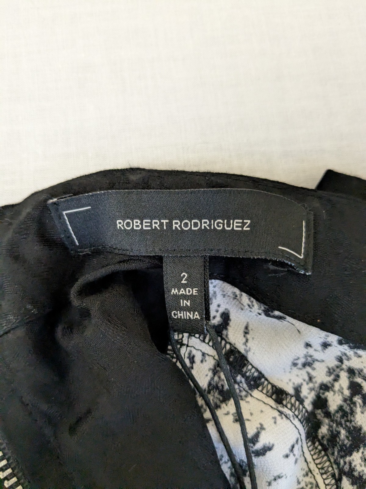 New Robert Rodriguez Sleeveless Silk Blend Blouse Asymmetrical White Black Sz 2