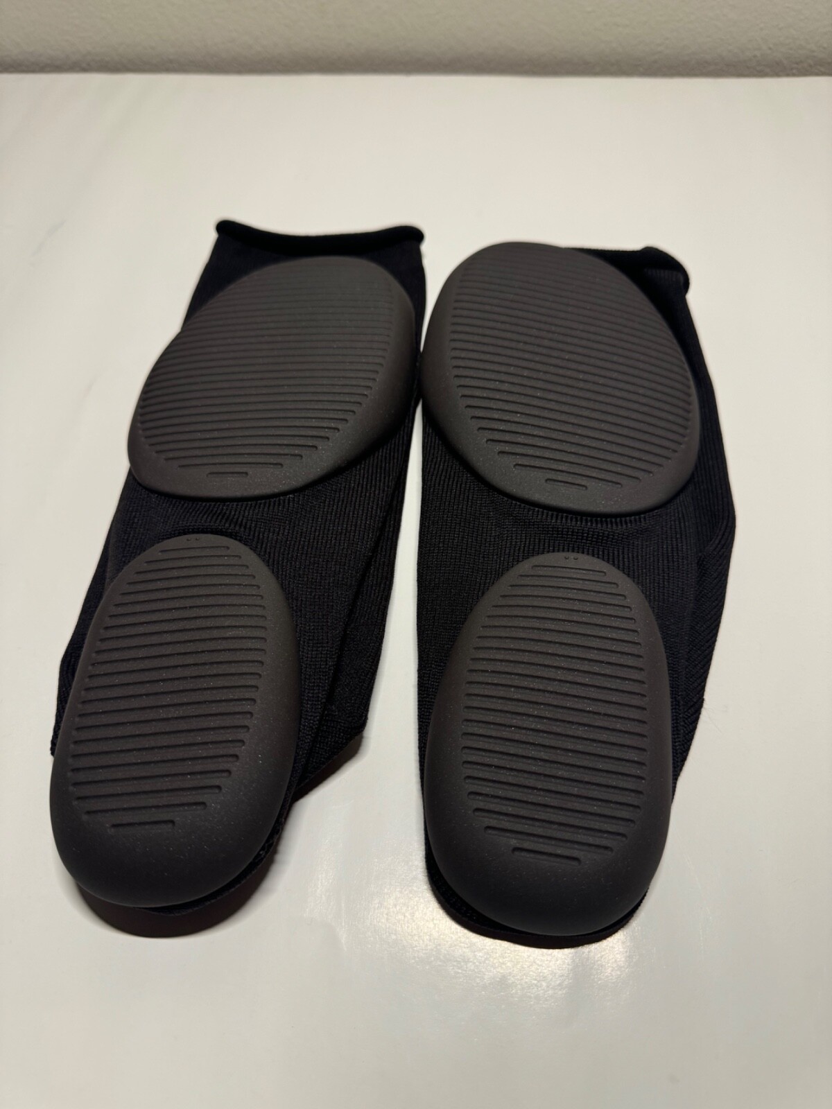 YZY Pods Yeezy Size 2 (Mens Size 9-11 US) YZYPODBLK Brand New In Bag