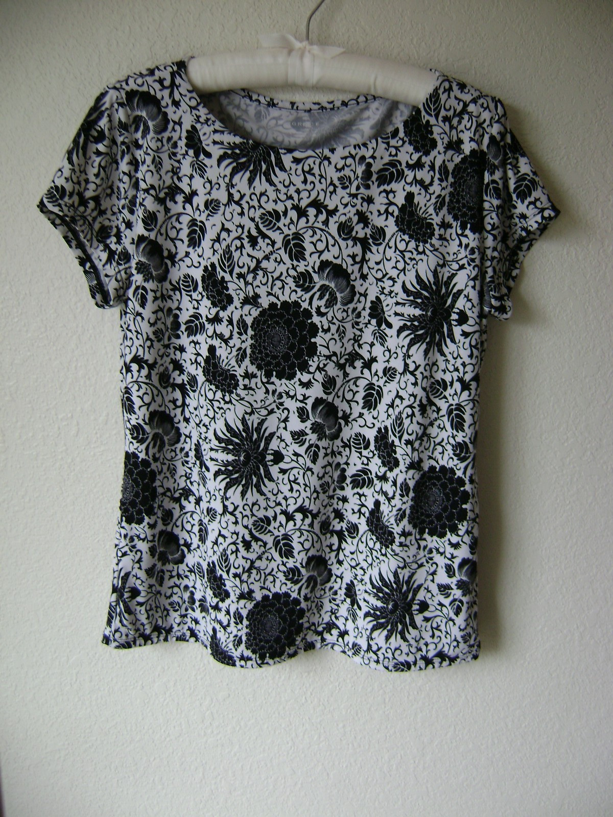 GRACE WOMEN’S PULLOVER BLOUSE L BLACK WHITE FLORAL KNIT STRETCH SHORT SLEEVE TOP