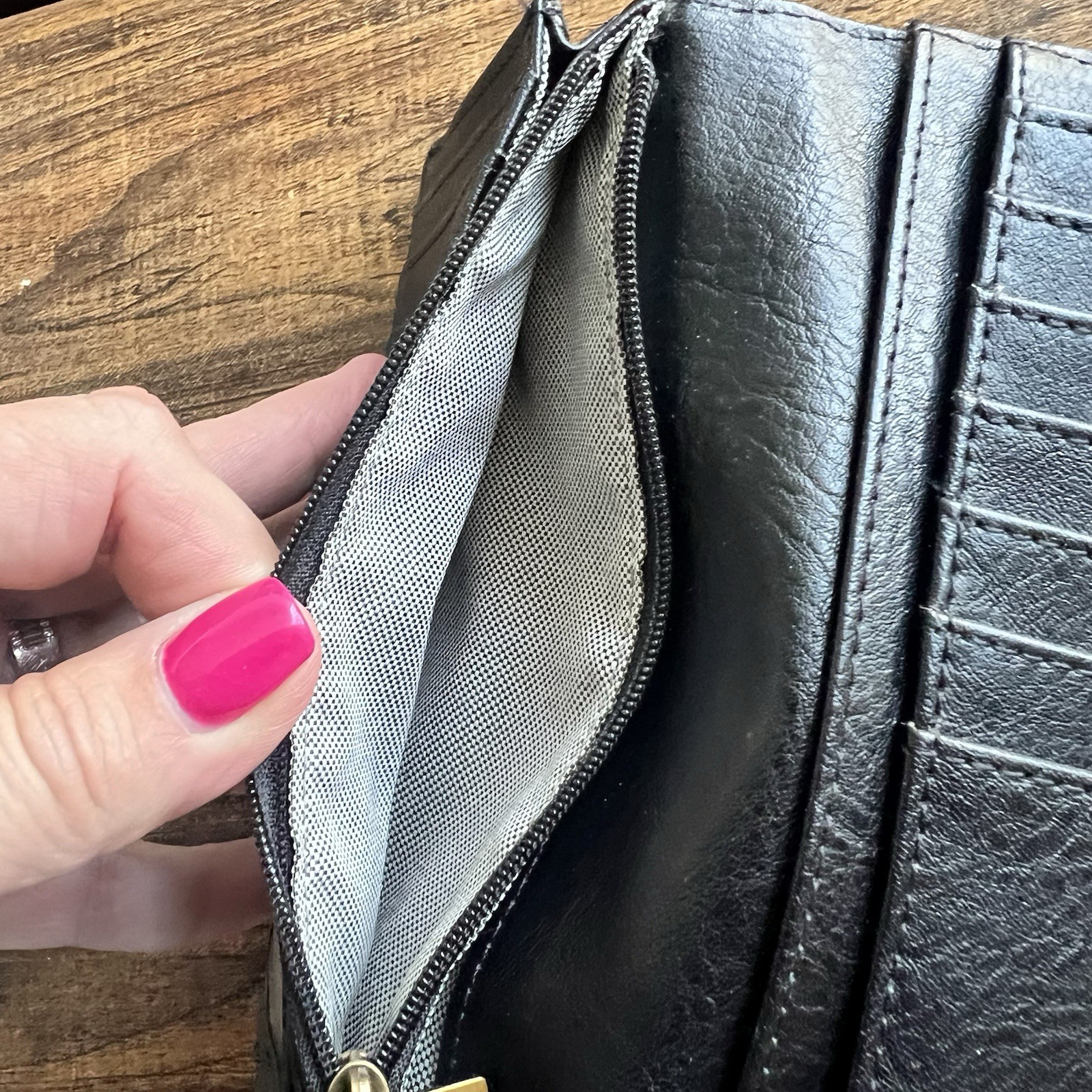 FOSSIL Liza Slim Black Leather Bifold Wallet with Metal Decorative Plate 6.75″