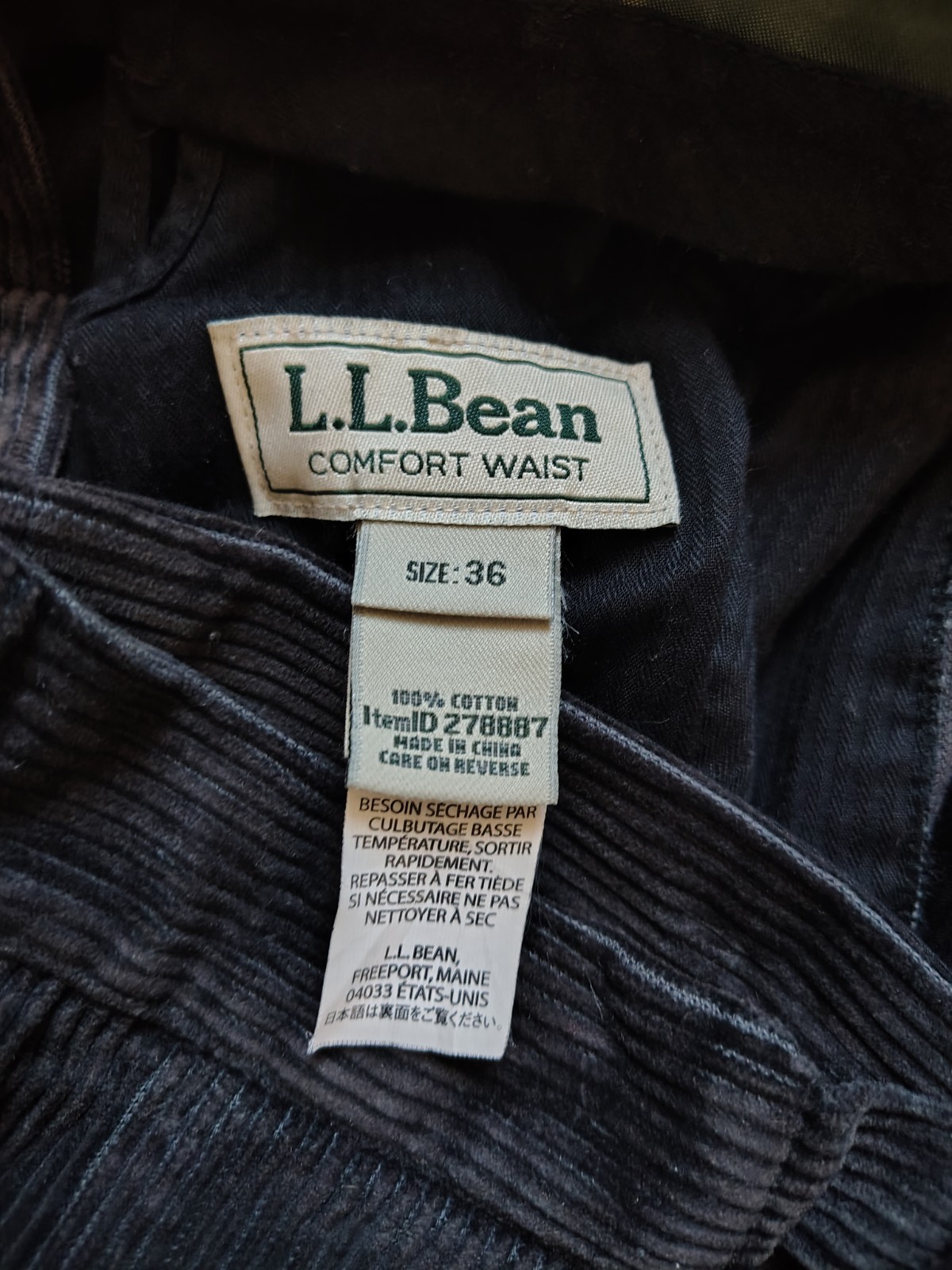 L.L. Bean Men’s Comfort Stretch Waist Black Corduroy Pleated Pants Size 36×28