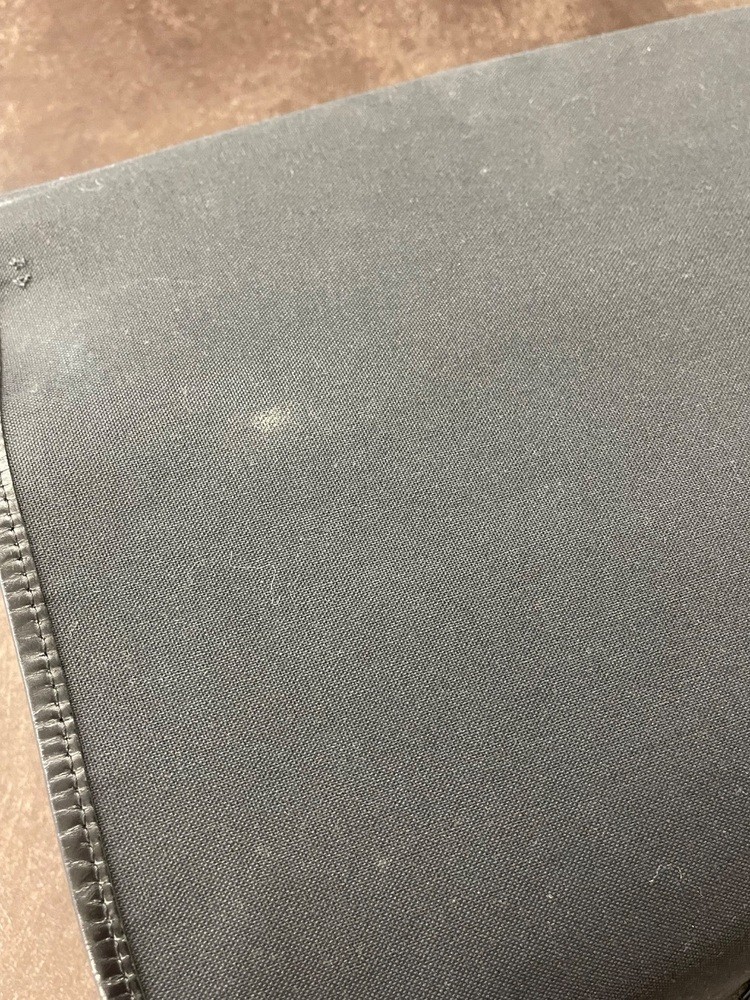 Louis Vuitton District Messenger Gm Please Read* Signs Of Heavy Wear 5.5/10
