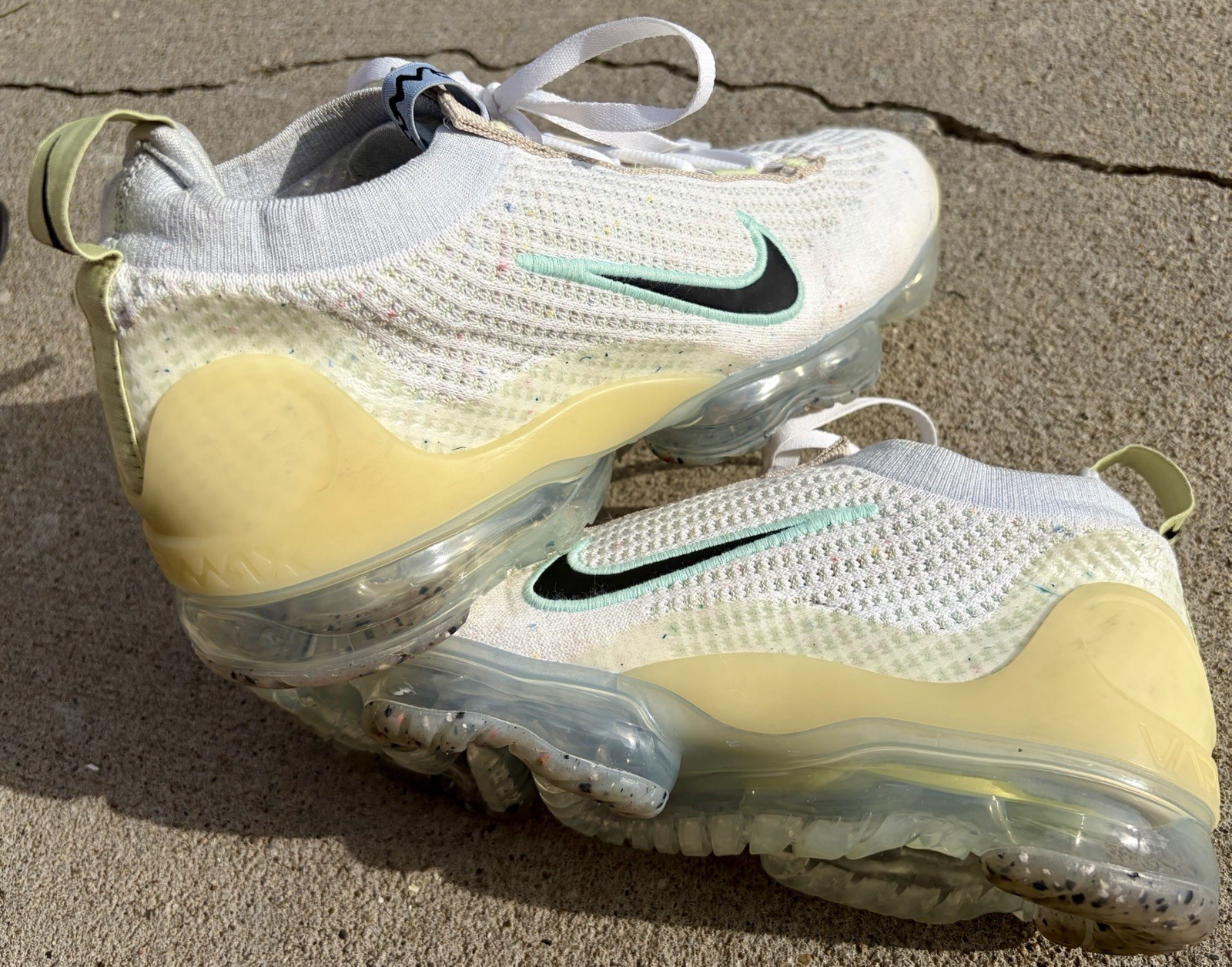 Nike Air VaporMax Flyknit 2021 Mismatched Swoosh Shoes Men’s SZ 10 US FREE SHIP