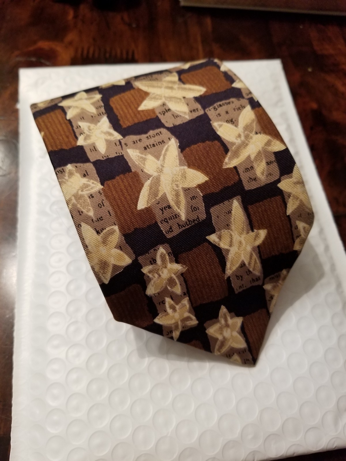 Elevate your style! Structure Floral Silk Tie Brown Taupe Black