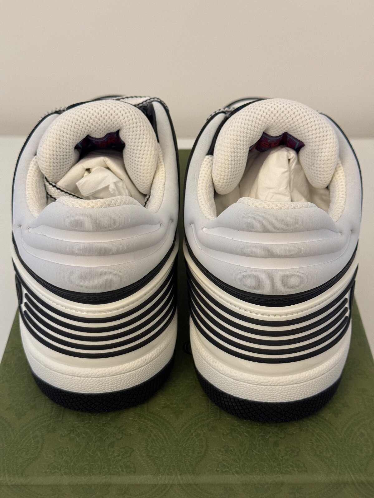 Gucci Basket Demetra Black White Leather Sneakers Womens size 41eu 11 US