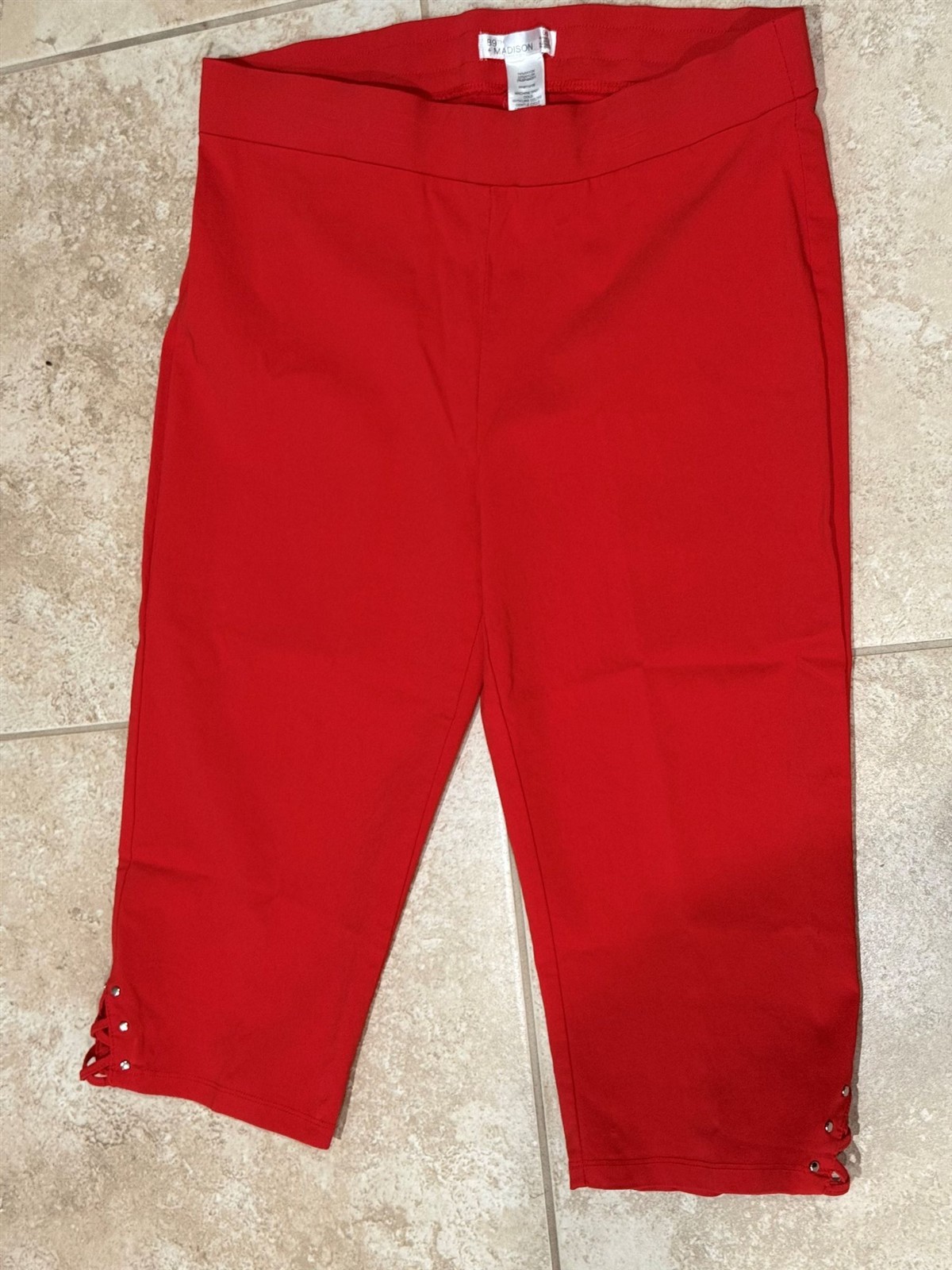 89th & Madison Red Pull-On Capri Pants Size L Embellished at Bottom of Leg