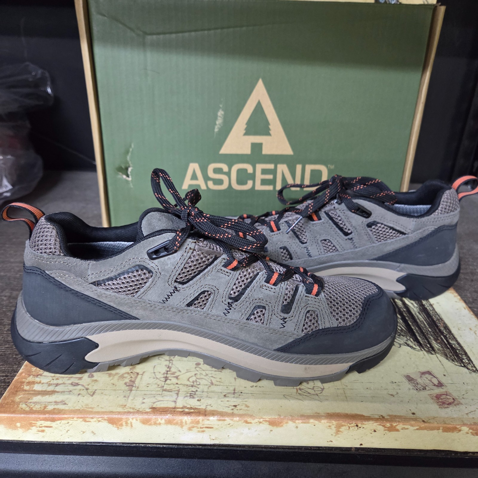 Size 9.5 Ascend Mojave Low Hiking Men’s Shoes Waterproof Vibram Charcoal-Olive