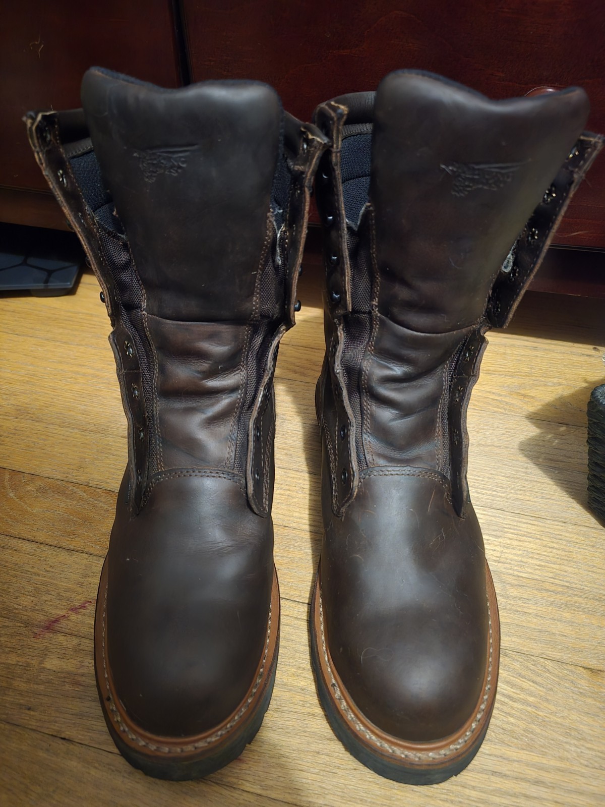 Red Wing Men’s Brown Leather Lace-Up Work Boots Round Toe Slip Resistant