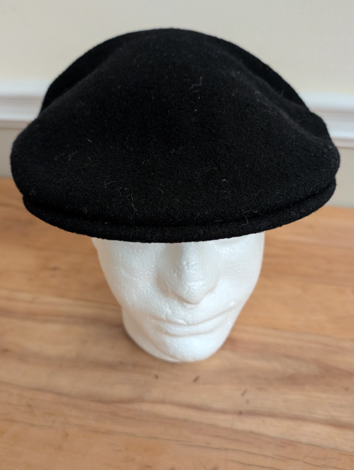 Vintage mens kangol black 100% wool cap L solid kangaroo logo newsboy hat