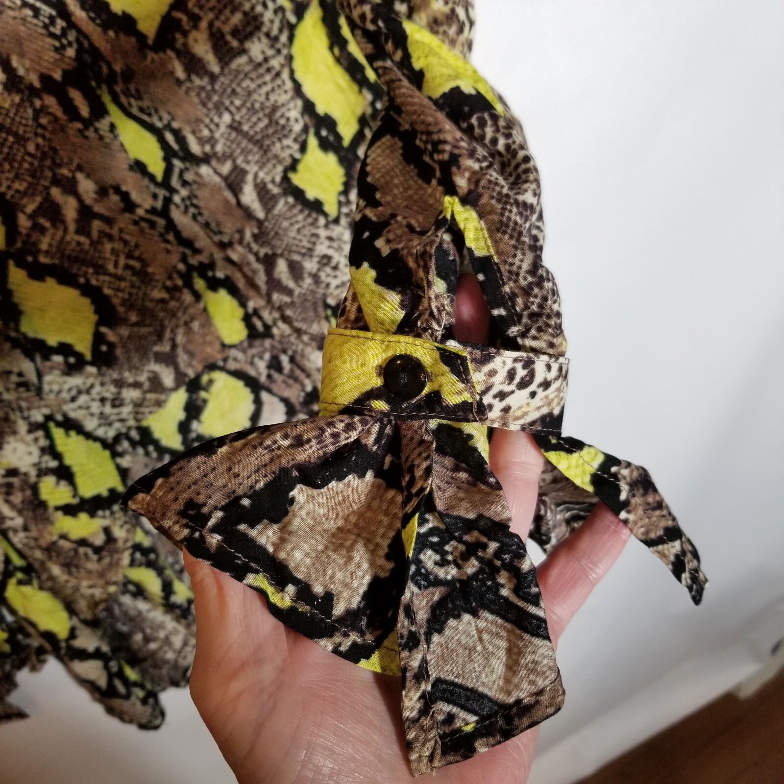 Lucky & Blessed Top Women’s XL Black Brown Yellow Animal Print Ruffle Sleeve New