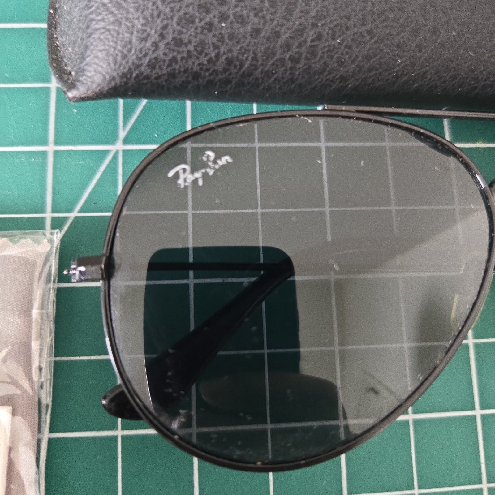 Ray Ban Aviator Black Frame Dark lenses w Case Marks on Right Ear Piece