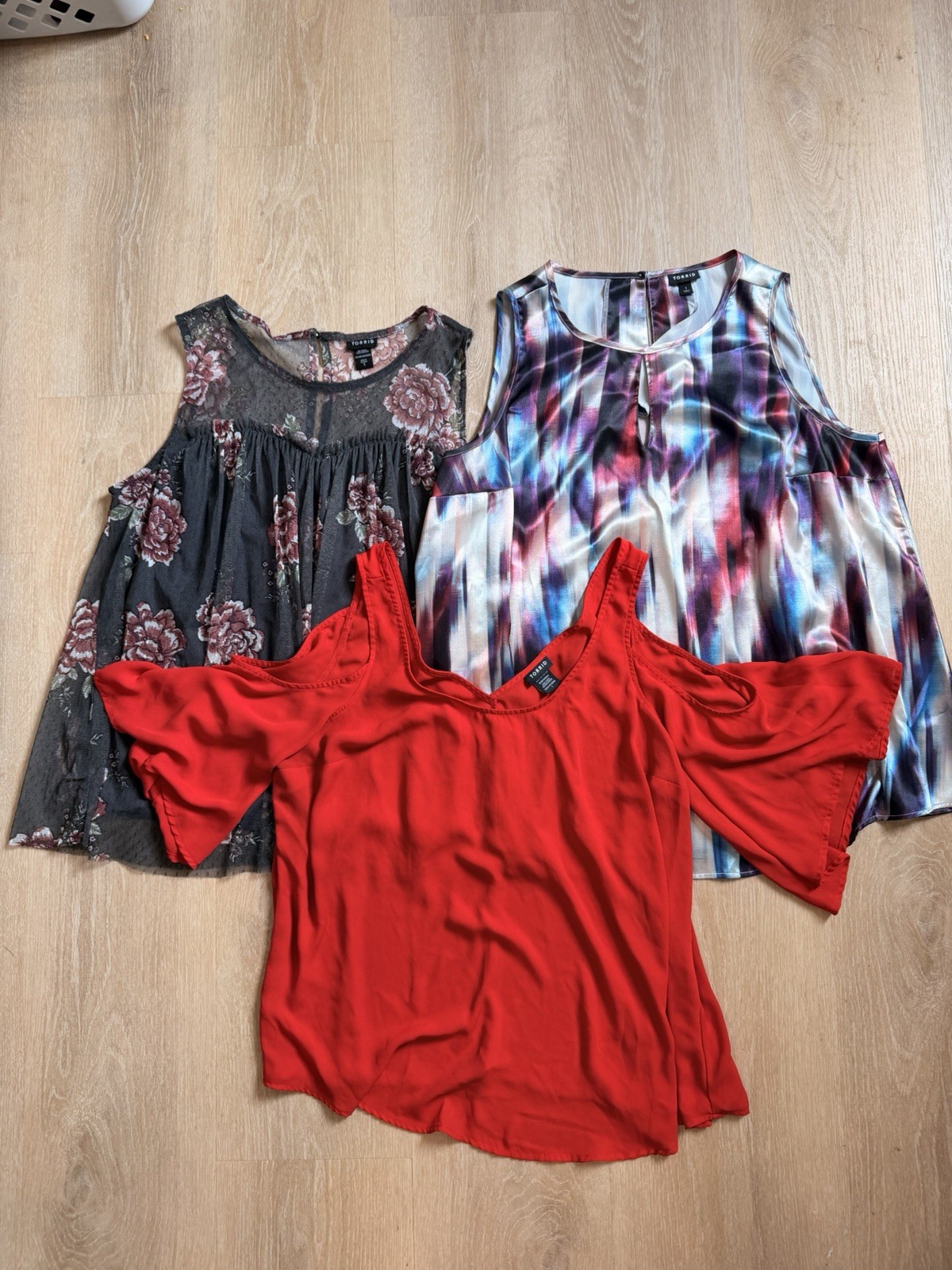 HUGE TORRID LOT! Size 1XL 23 Different Shirts & Patterns Rarely Worn