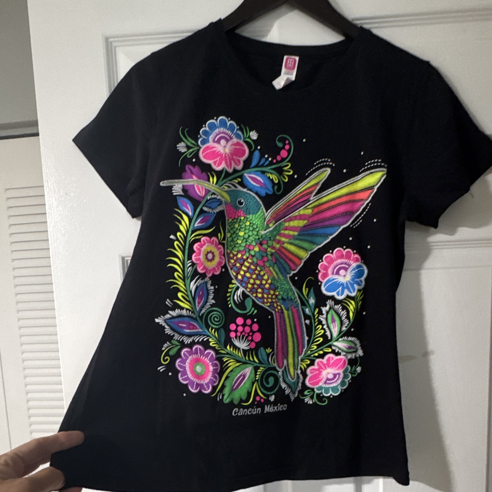 Womens Black Cancun Mexico Hummingbird Floral Graphic Crew Neck T-Shirt M