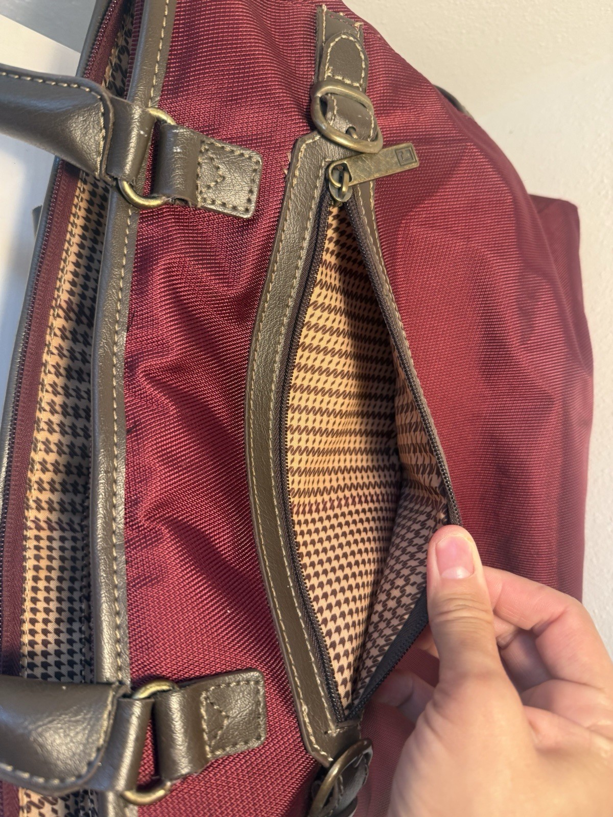 RALPH LAUREN CHAP Burgundy Zip Top Messenger Bad w Shoulder Strap Gold Hardware