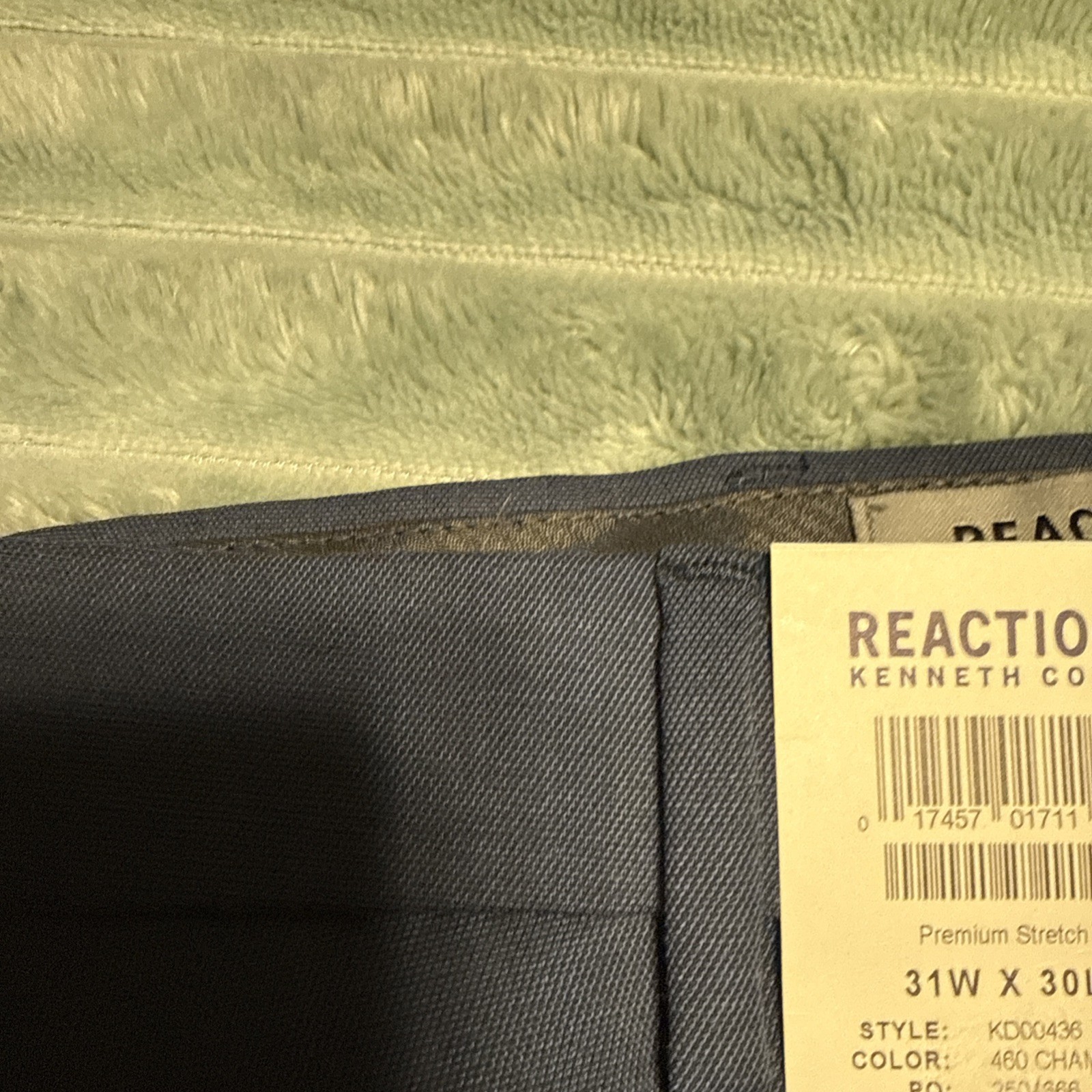 NWT Kenneth Cole Reaction Men’s Slim Fit Chambray, 31Wx30L