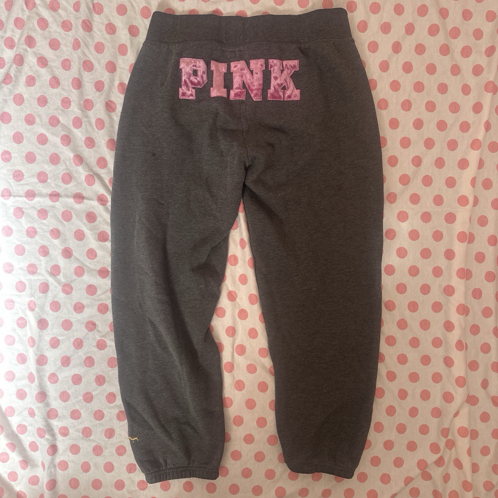 Y2k victoria secret pink capri sweatpants with back print in pink