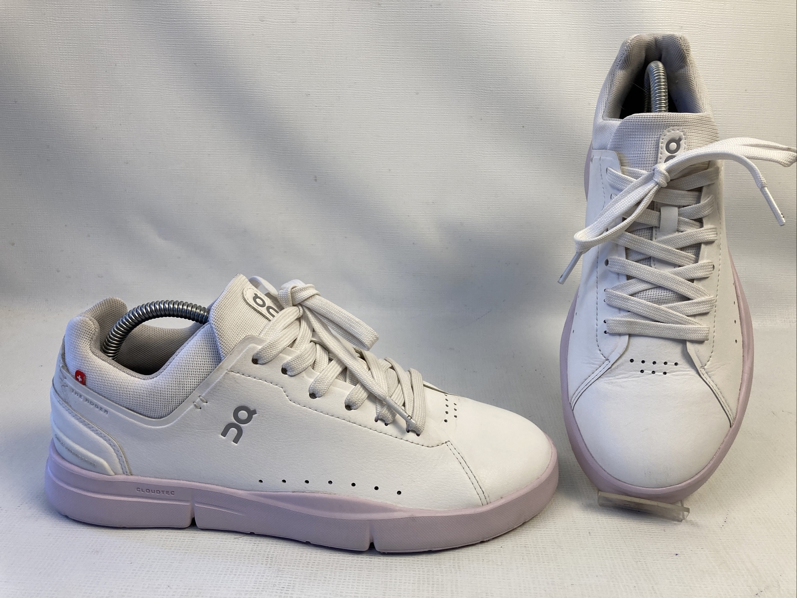 On Cloud The Roger Advantage Shoes Womens 9.5 White Purple Sneakers EUC