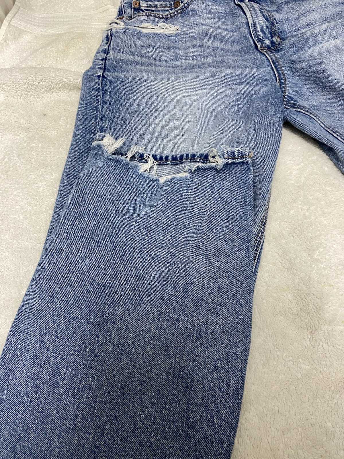American Eagle Strigid Women’s High Rise Straight Distressed Light Wash Jeans 2