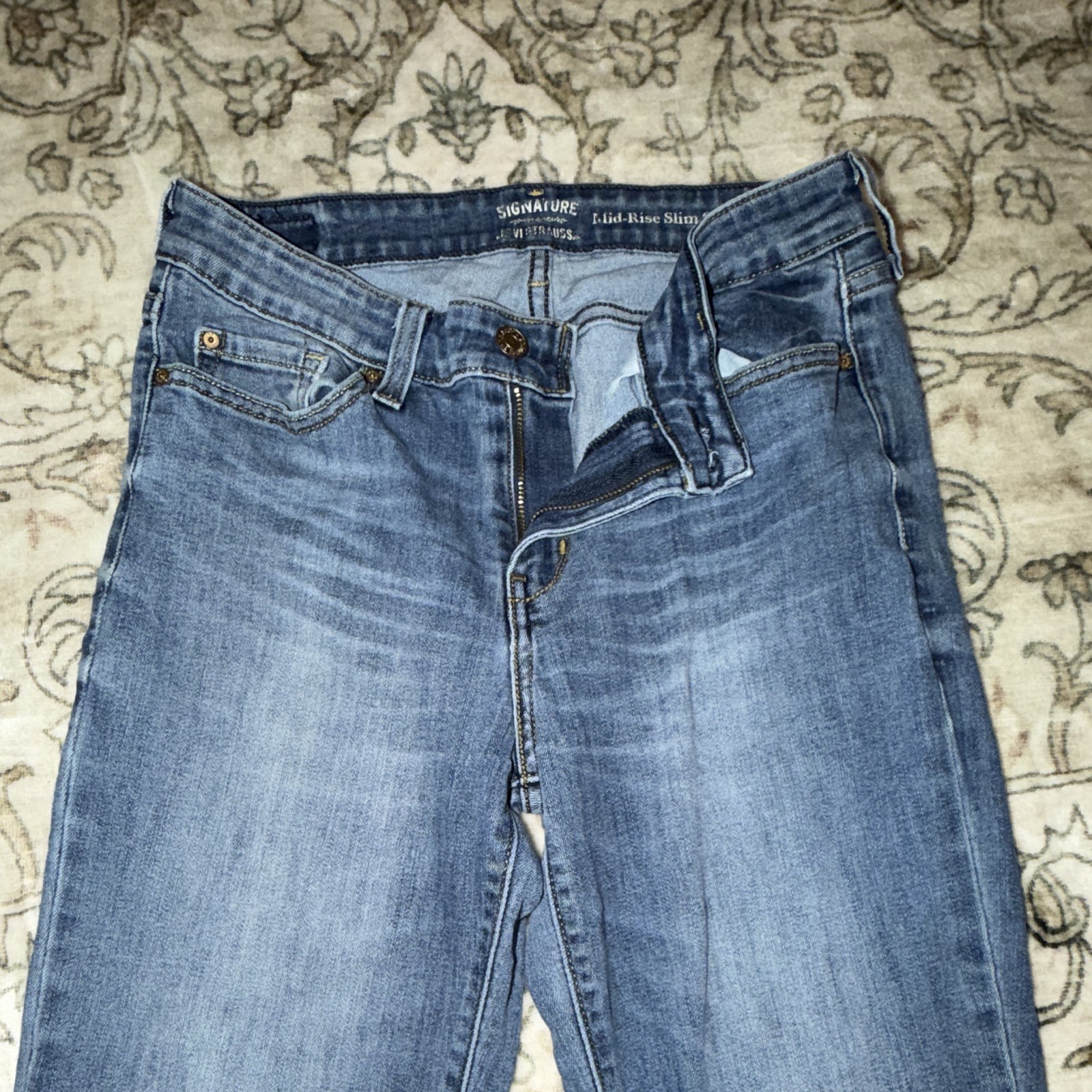 Signature by Levi Strauss & Co. Women’s Mid-Rise Slim Cuffed Blue Jeans 8