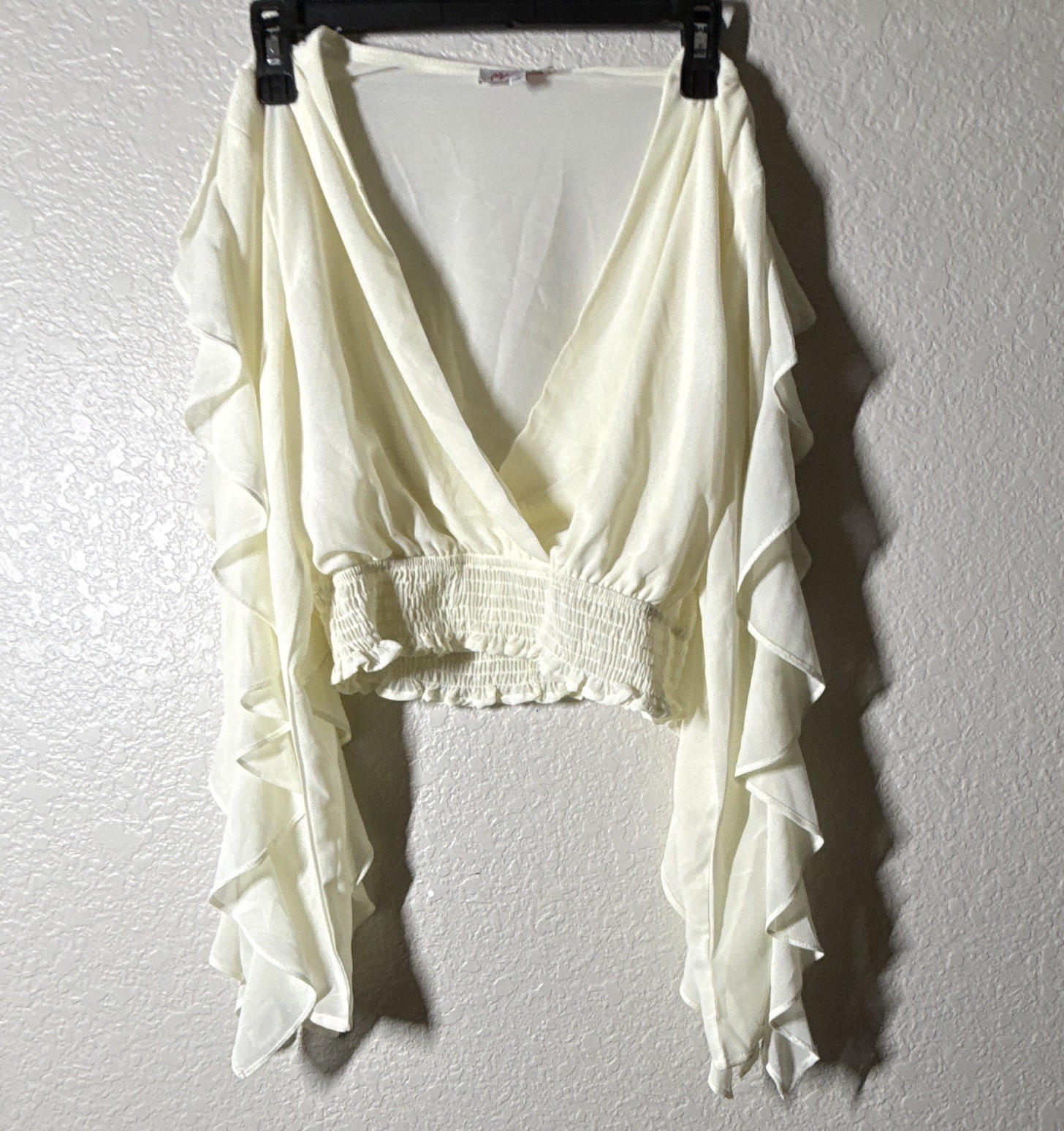 MadRag White Solid V-Neck Ruffle Long Sleeve Cropped Blouse Size M